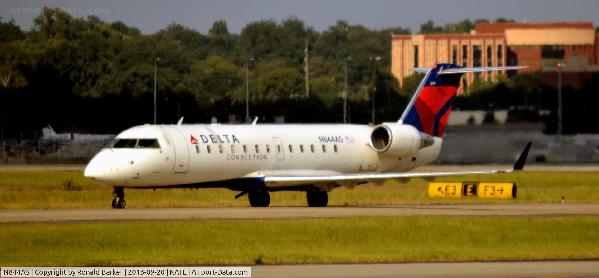 N844AS, 1999 Bombardier CRJ-200ER (CL-600-2B19) C/N 7317, Taxi Atlanta