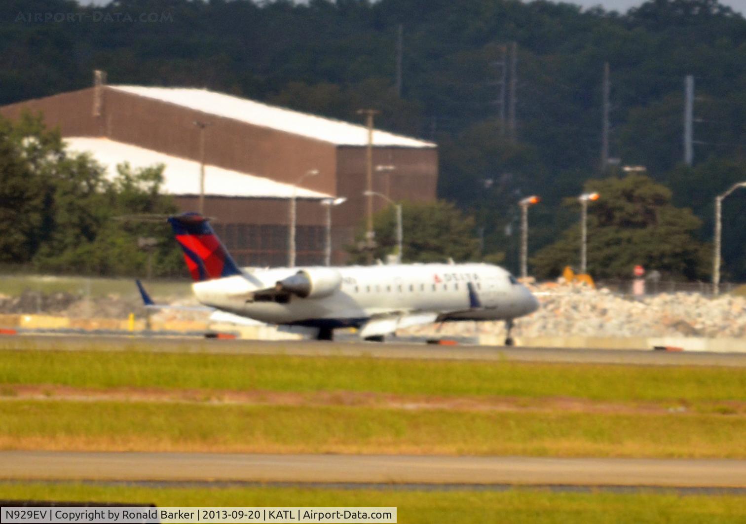 N929EV, 2004 Bombardier CRJ-200ER (CL-600-2B19) C/N 8007, Landing Atlanta