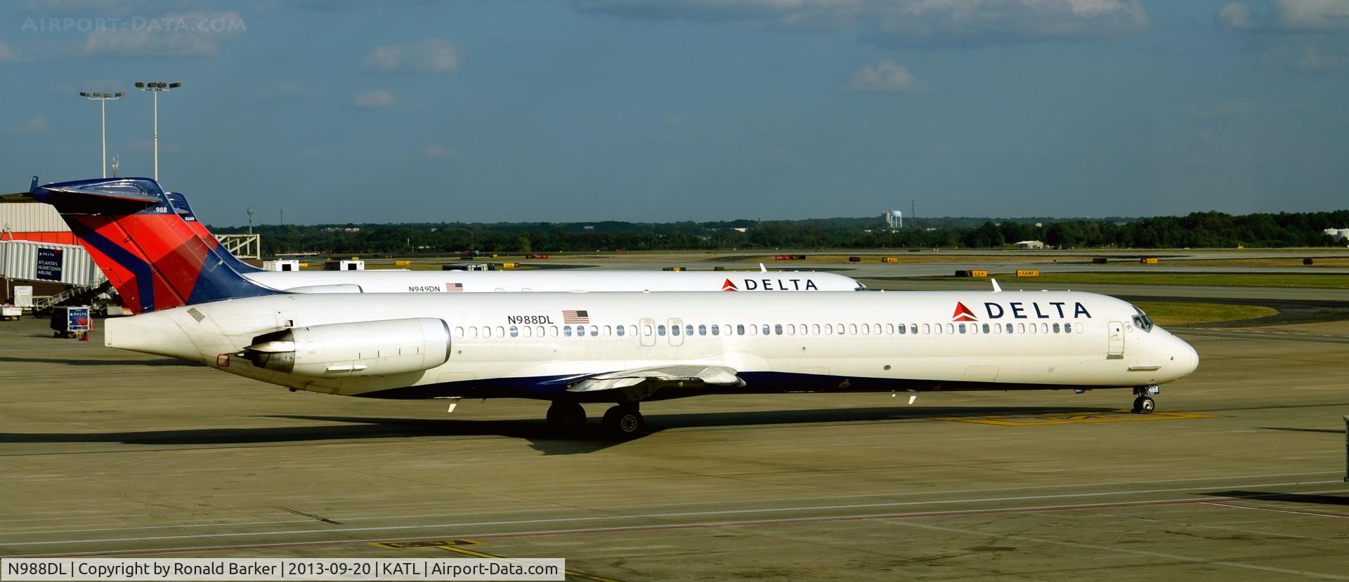 N988DL, 1991 McDonnell Douglas MD-88 C/N 53339, Taxi Atlanta