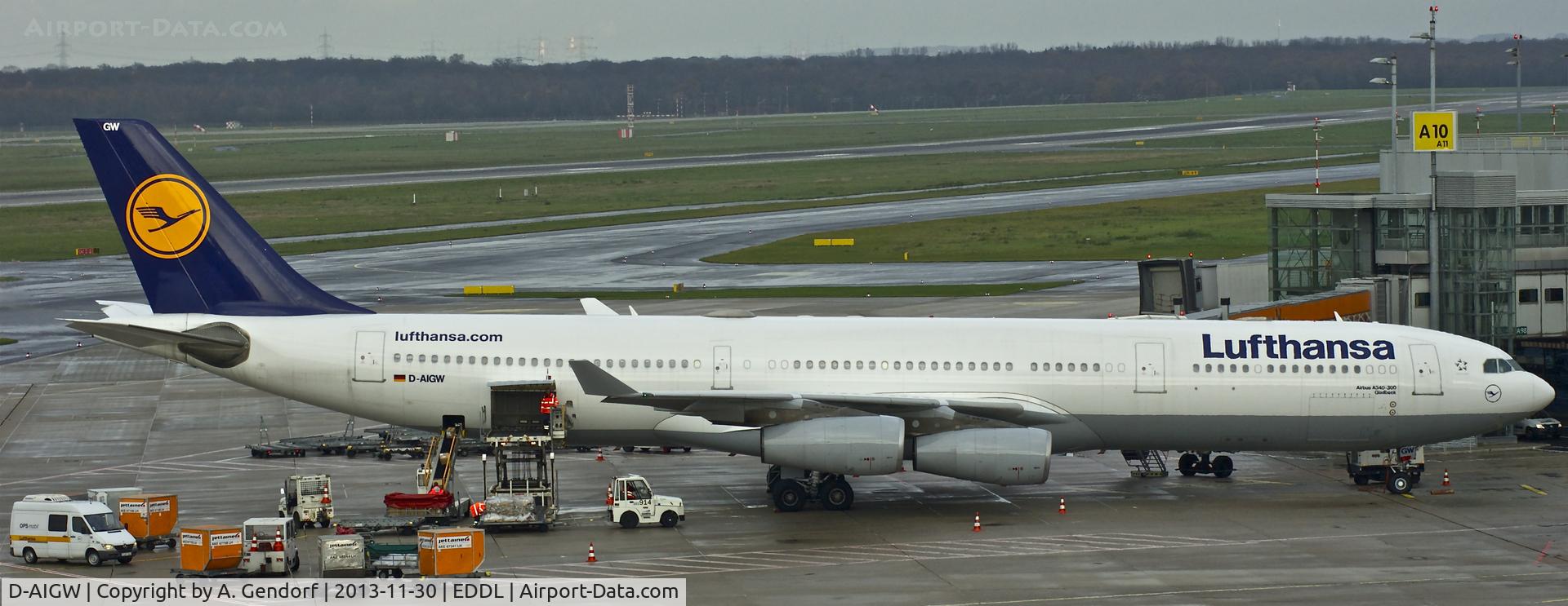 D-AIGW, 2000 Airbus A340-313X C/N 327, Lufthansa, seen here at the gate during ground handling at Düsseldorf Int´l(EDDL)