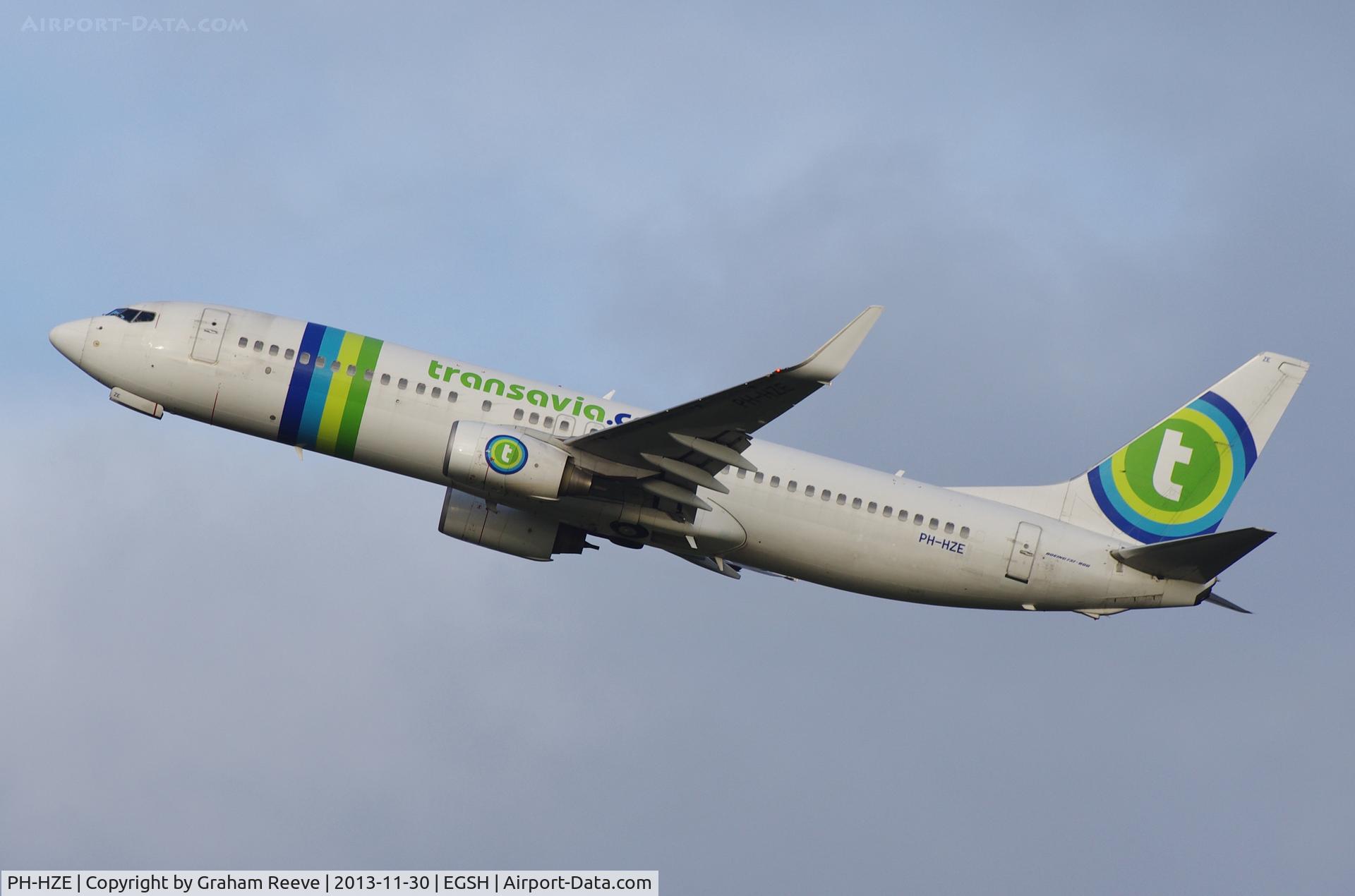 PH-HZE, 1999 Boeing 737-8K2 C/N 28377, Departing from Norwich.