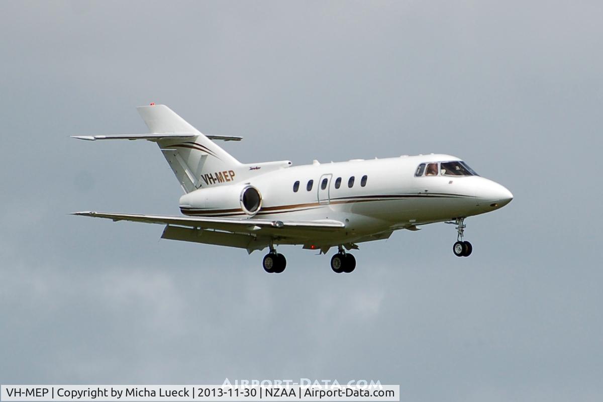 VH-MEP, 2005 Raytheon Hawker 800XP C/N 258712, At Auckland