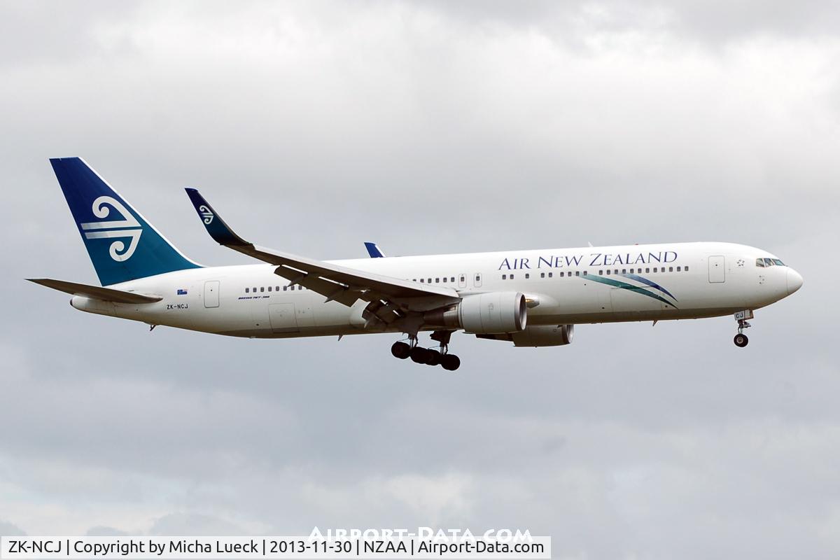 ZK-NCJ, 1995 Boeing 767-319/ER C/N 26915, At Auckland
