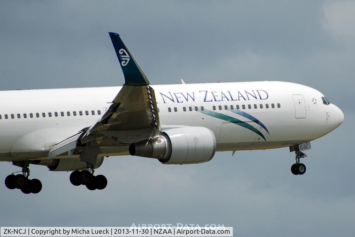 ZK-NCJ, 1995 Boeing 767-319/ER C/N 26915, At Auckland