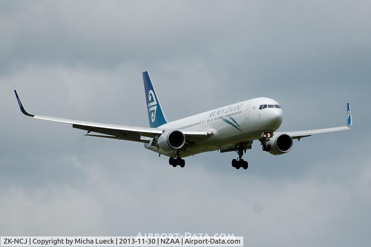 ZK-NCJ, 1995 Boeing 767-319/ER C/N 26915, At Auckland