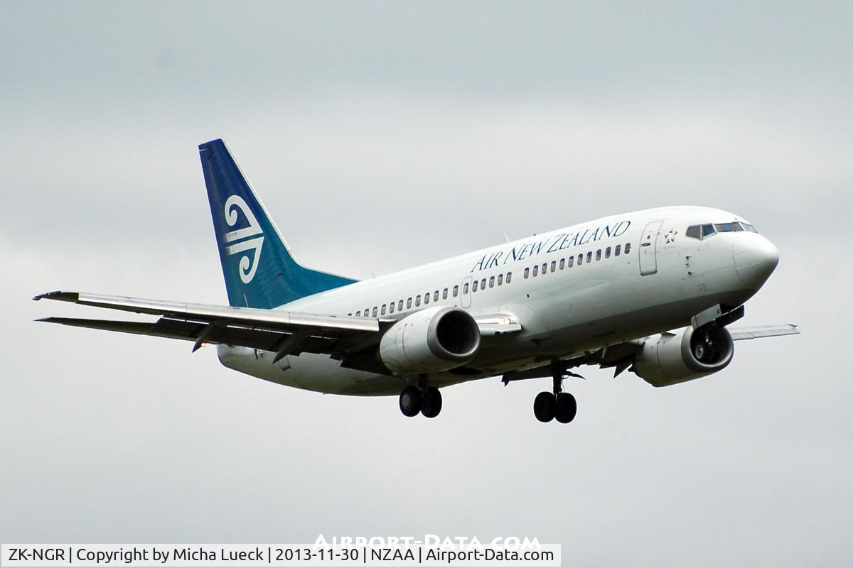 ZK-NGR, 1998 Boeing 737-33A C/N 27460, At Auckland