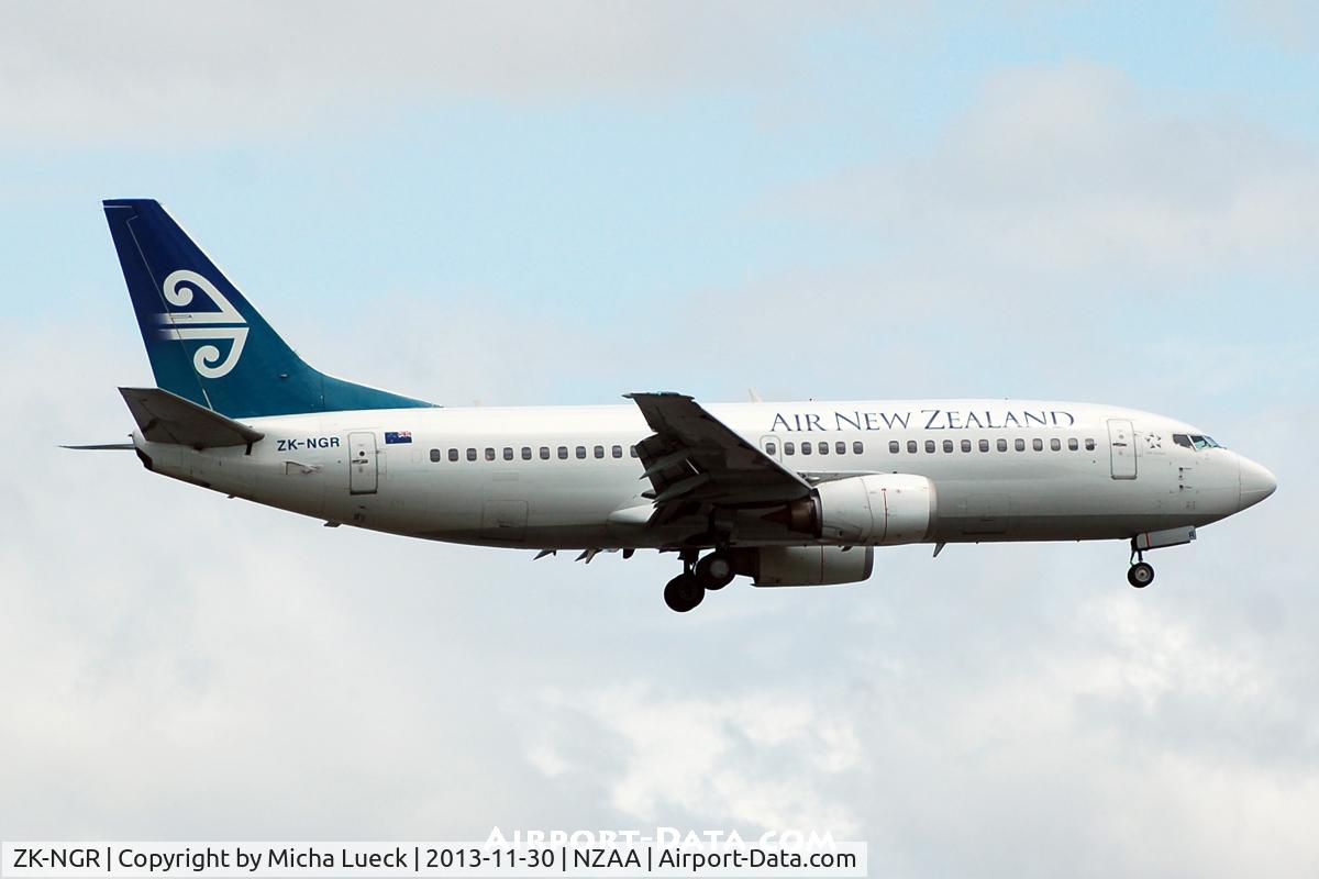 ZK-NGR, 1998 Boeing 737-33A C/N 27460, At Auckland