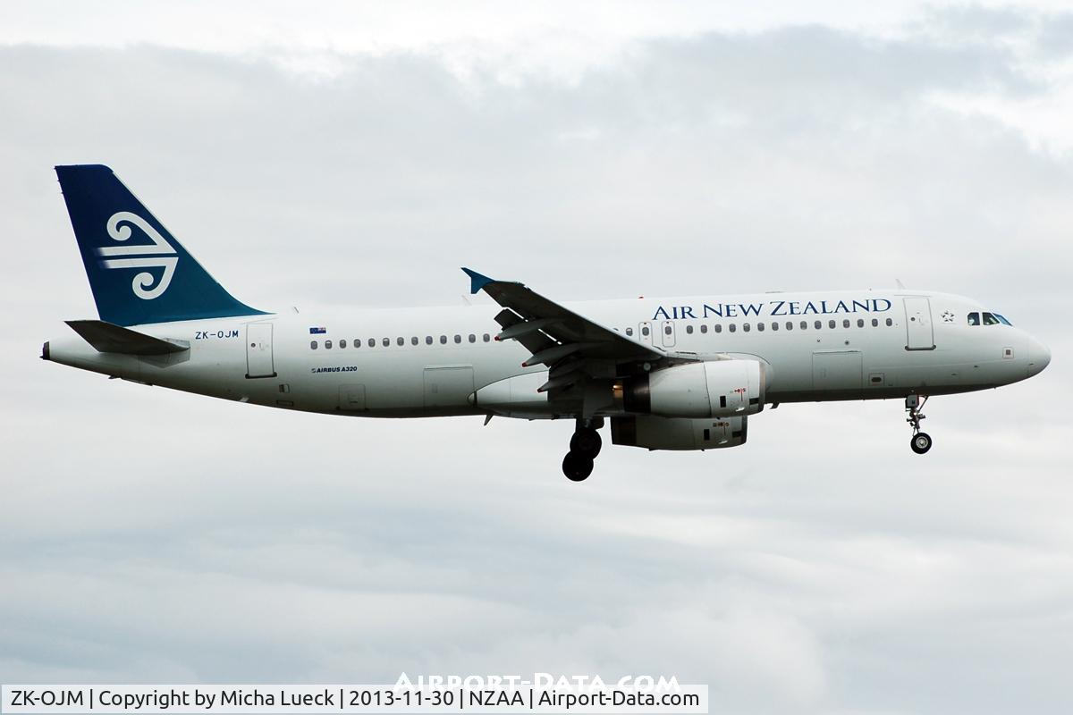 ZK-OJM, 2005 Airbus A320-232 C/N 2533, At Auckland
