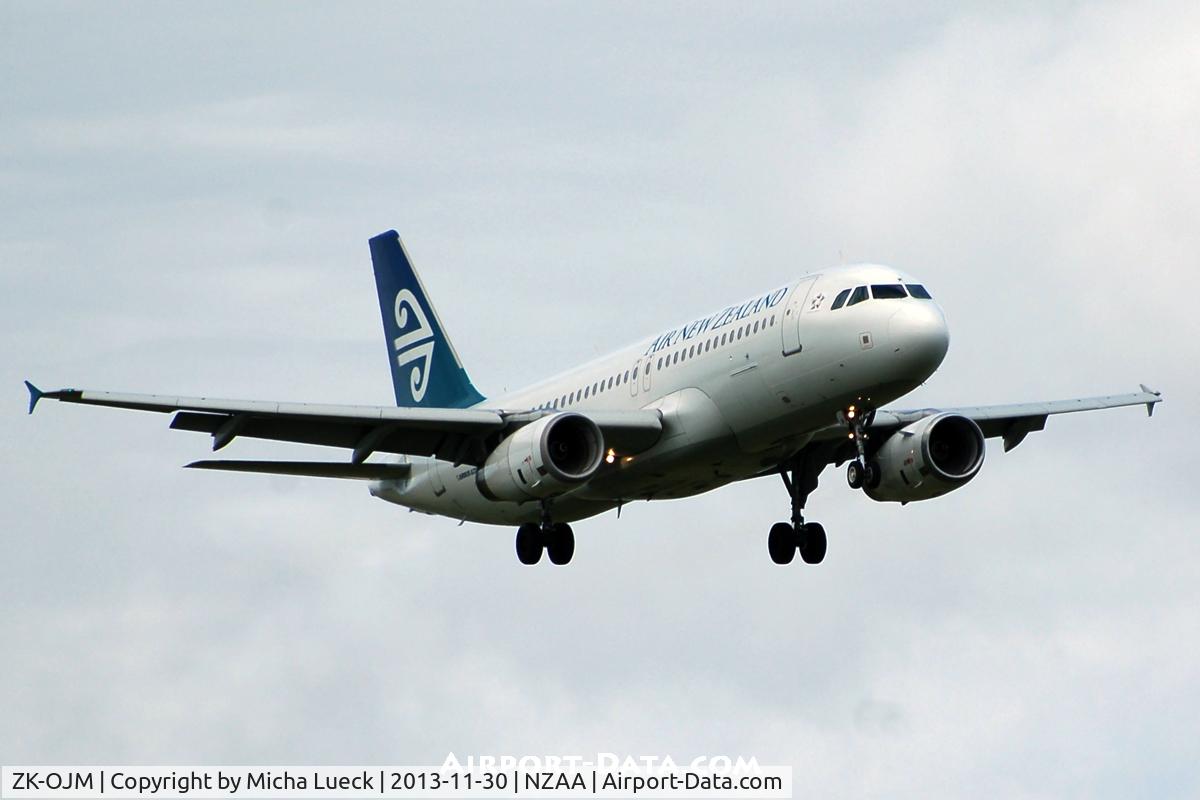 ZK-OJM, 2005 Airbus A320-232 C/N 2533, At Auckland