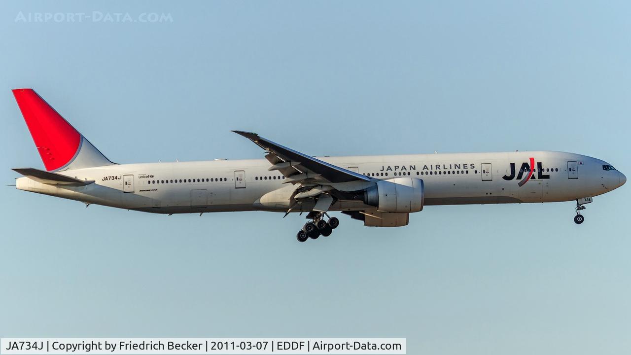 JA734J, 2005 Boeing 777-346/ER C/N 32433, on final RW07L