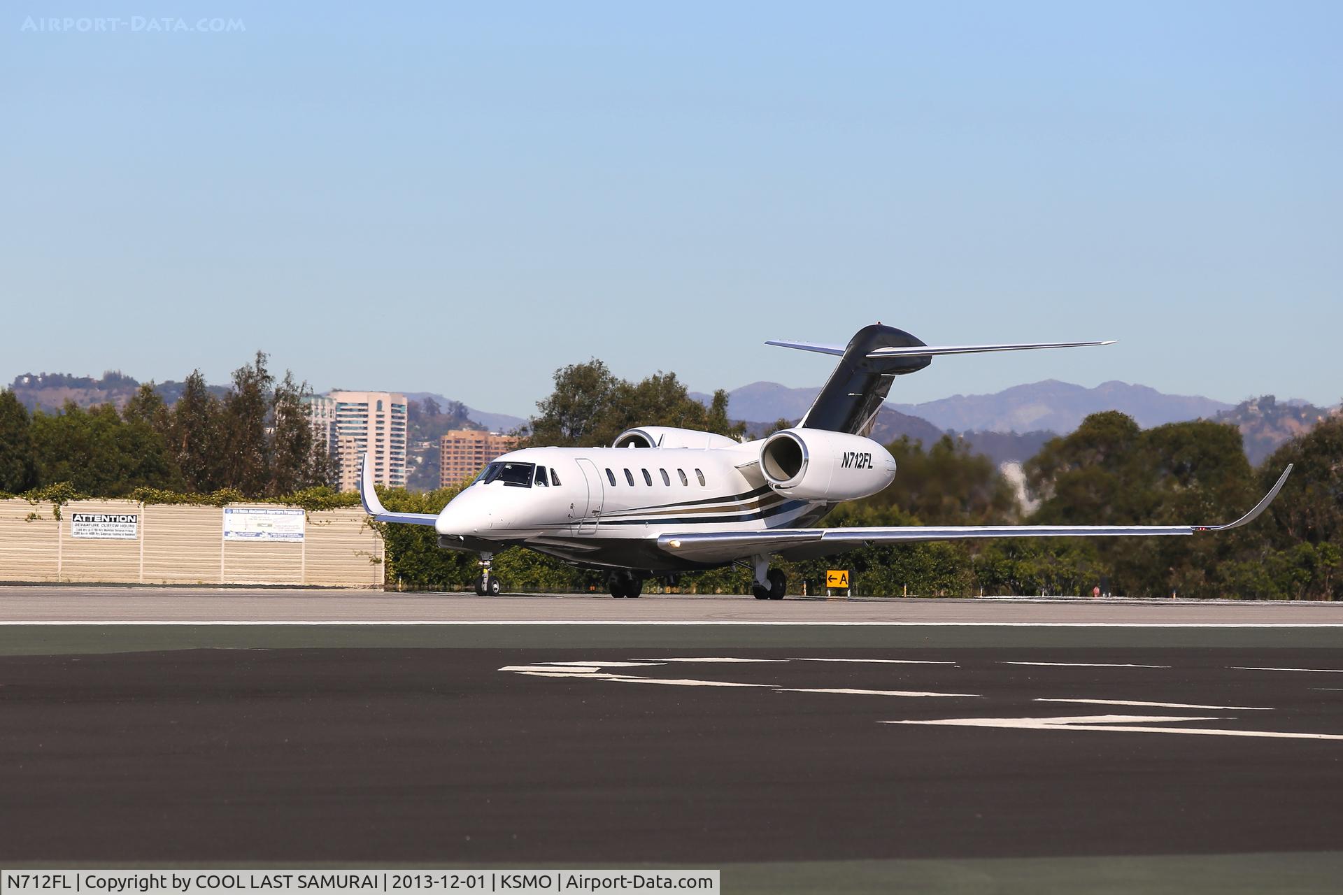 N712FL, 1999 Cessna 750 Citation X C/N 7500082, Citation X departing from Santa Monica Rwy21