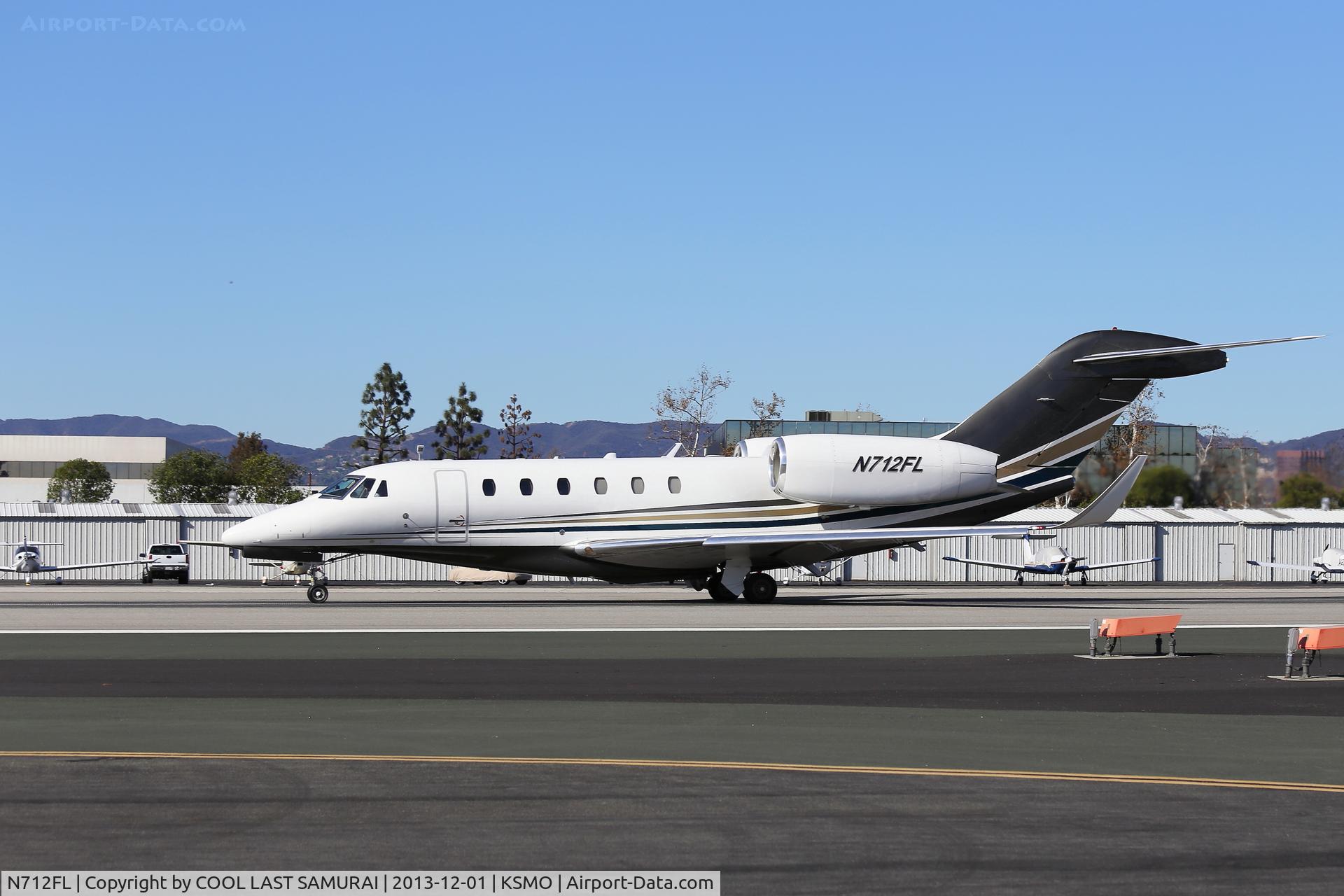 N712FL, 1999 Cessna 750 Citation X C/N 7500082, Citation X departing from Santa Monica Rwy21