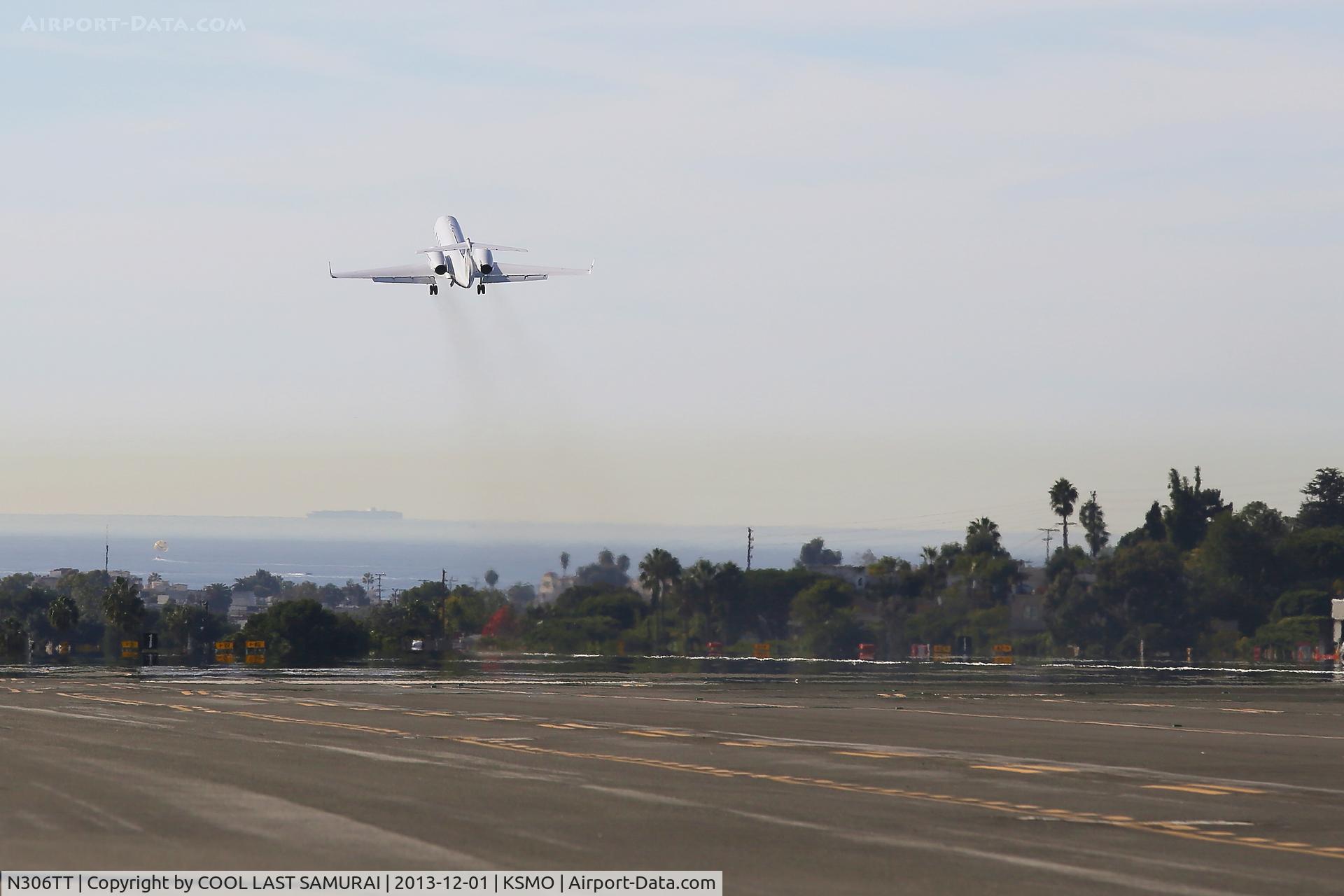N306TT, 1990 Gulfstream Aerospace G-IV C/N 1148, G4 departing from SMO Rwy21