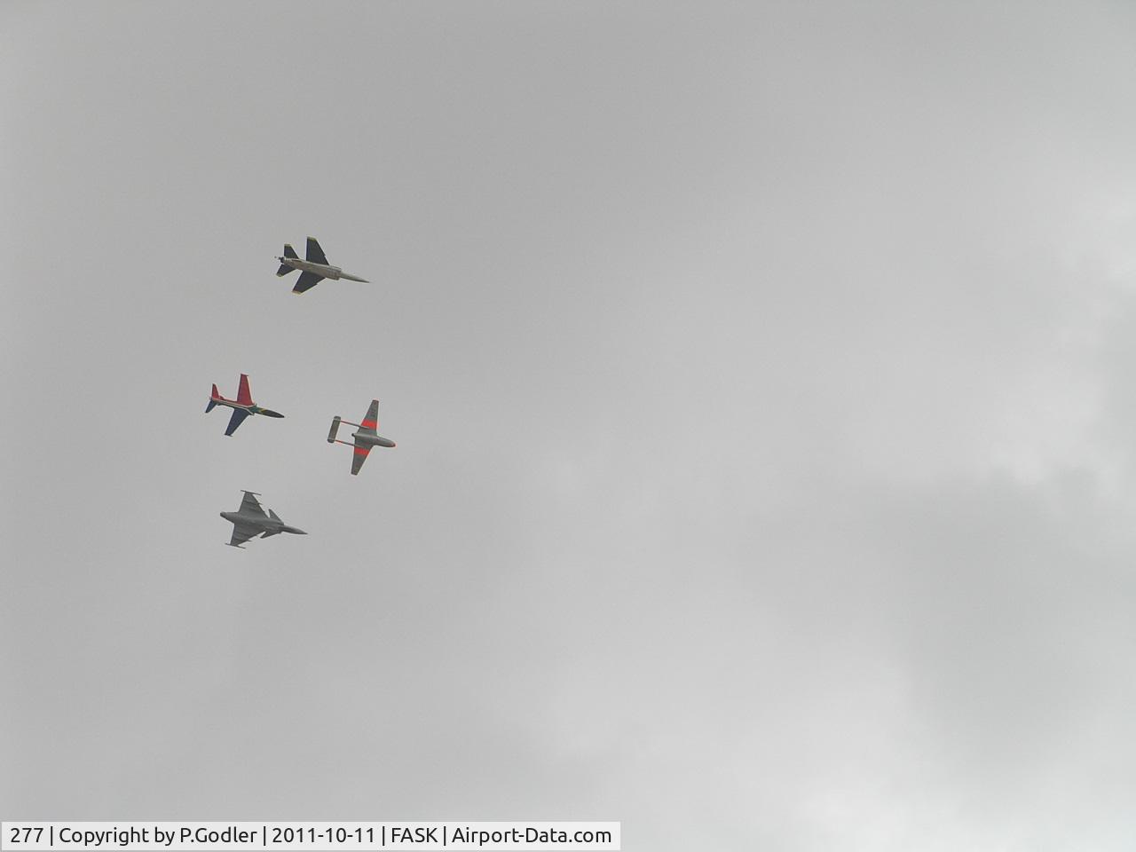277, De Havilland DH-115 Vampire T.55 C/N 15498, In formation leading the Pack !