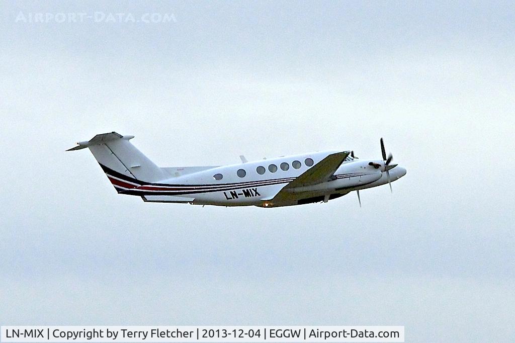 LN-MIX, 1997 Raytheon B200 King Air C/N BB-1585, 1997 Raytheon Aircraft Company B200, c/n: BB-1585 at Luton