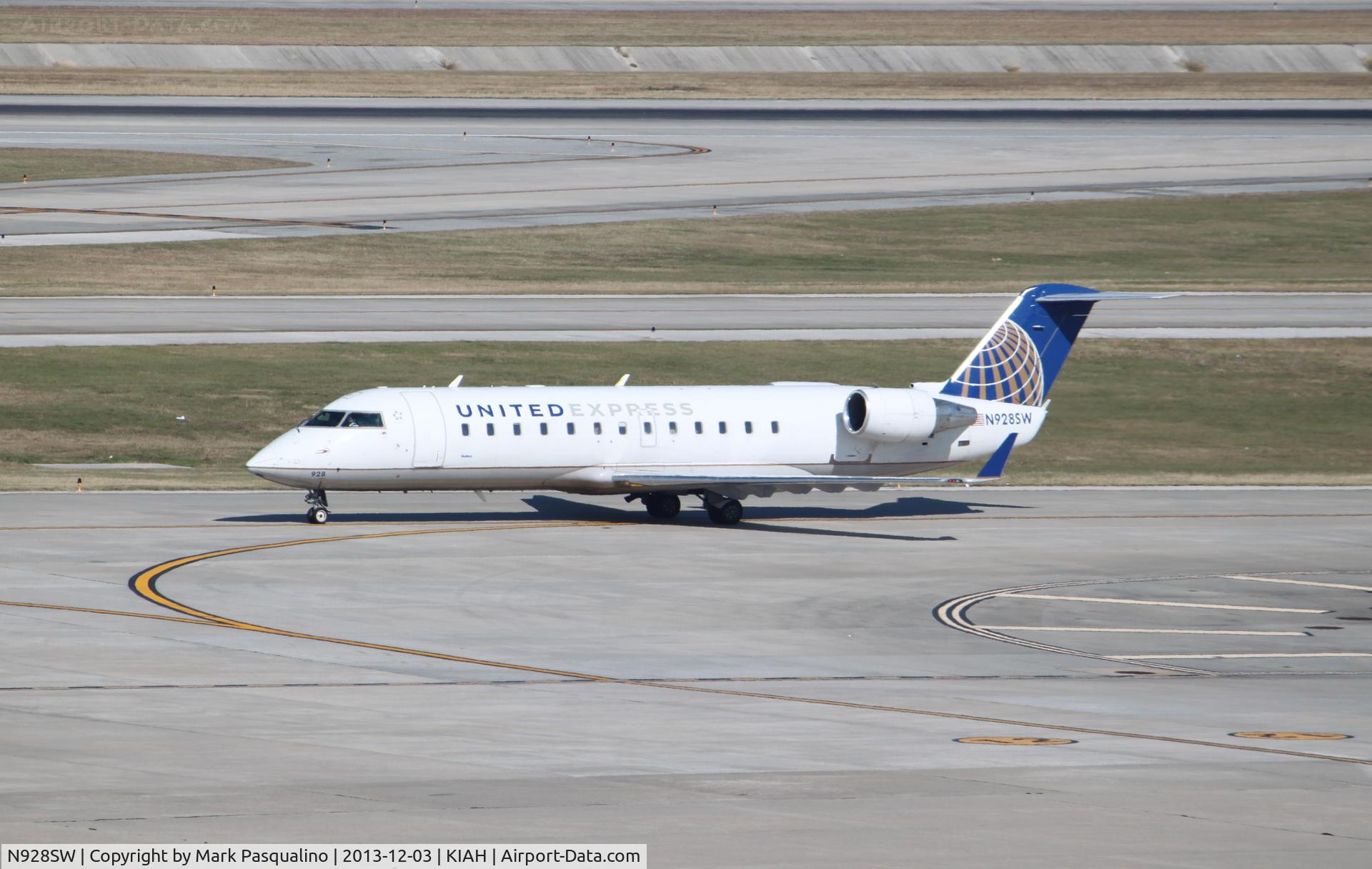 N928SW, 2002 Bombardier CRJ-200LR (CL-600-2B19) C/N 7701, CL-600-2B19