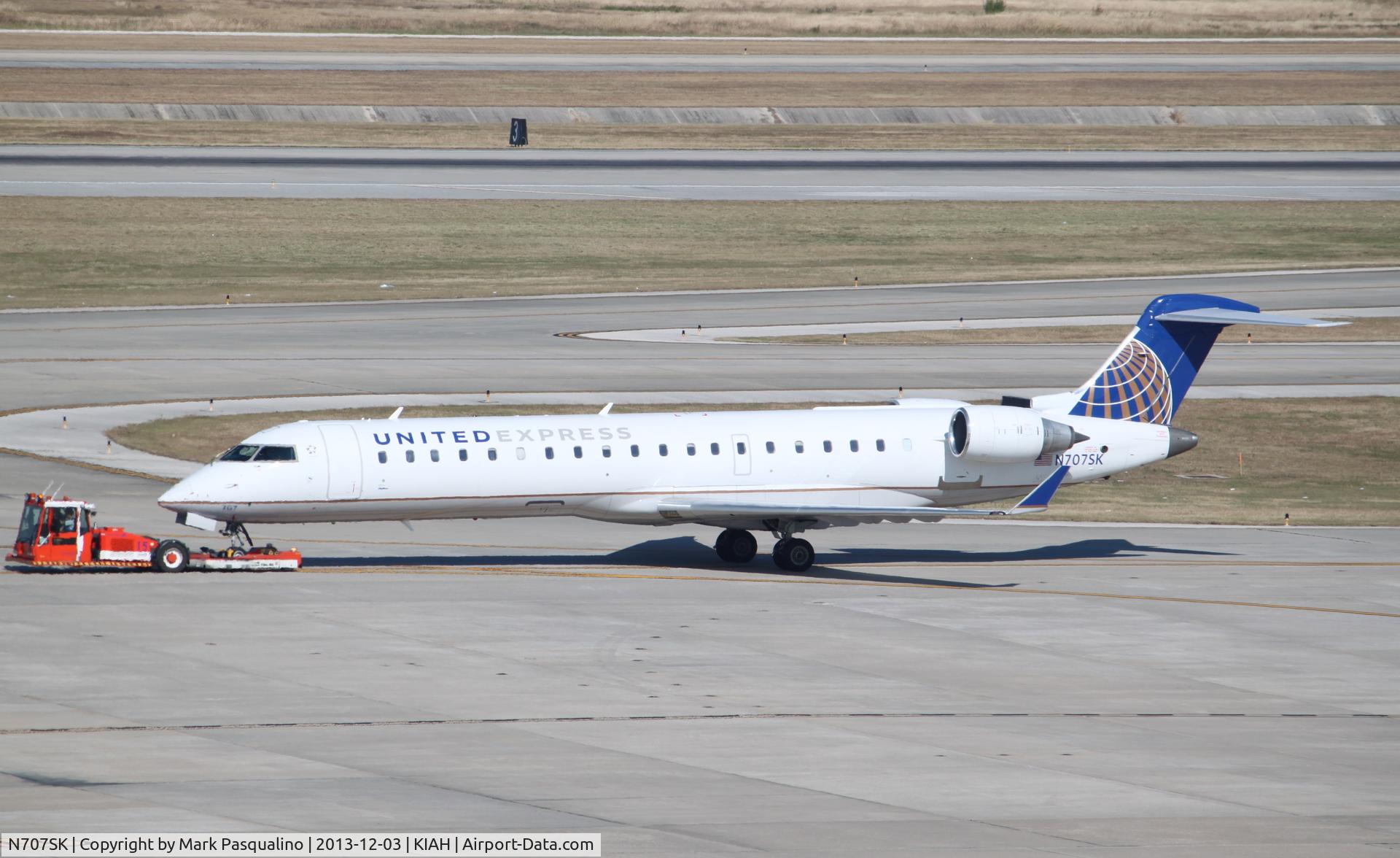 N707SK, 1999 Bombardier CRJ-701ER (CL-600-2C10) Regional Jet C/N 10003, CL-600-2C10
