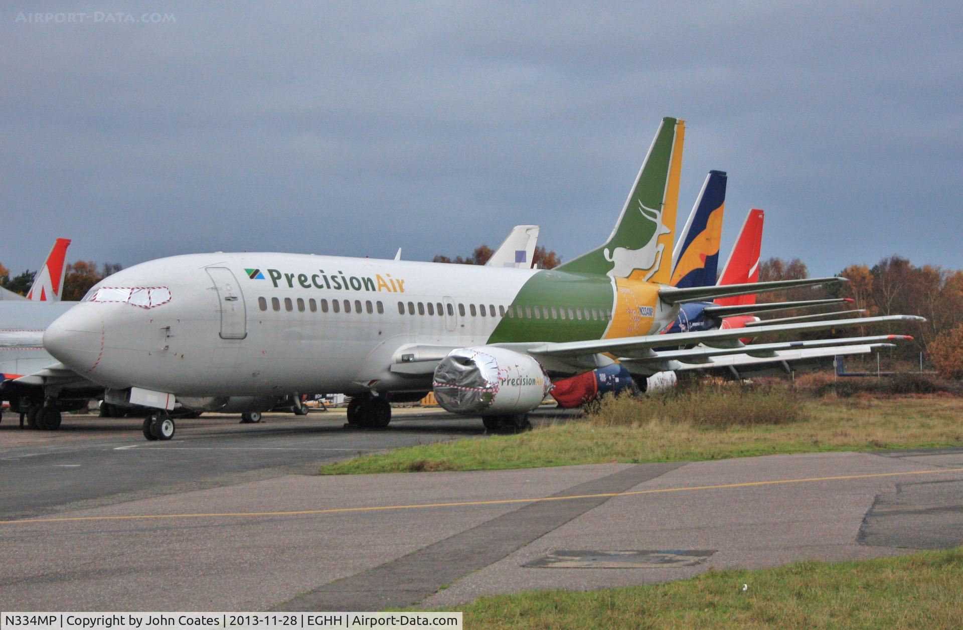 N334MP, 1999 Boeing 737-36N C/N 28596, Alum foiled for Xmas