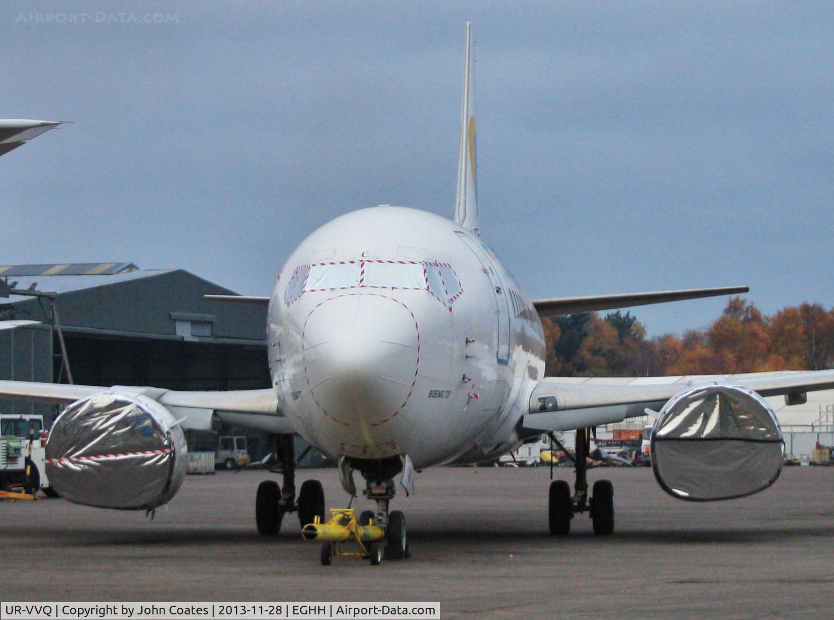 UR-VVQ, 1998 Boeing 737-5L9 C/N 29235, Xmas ready?