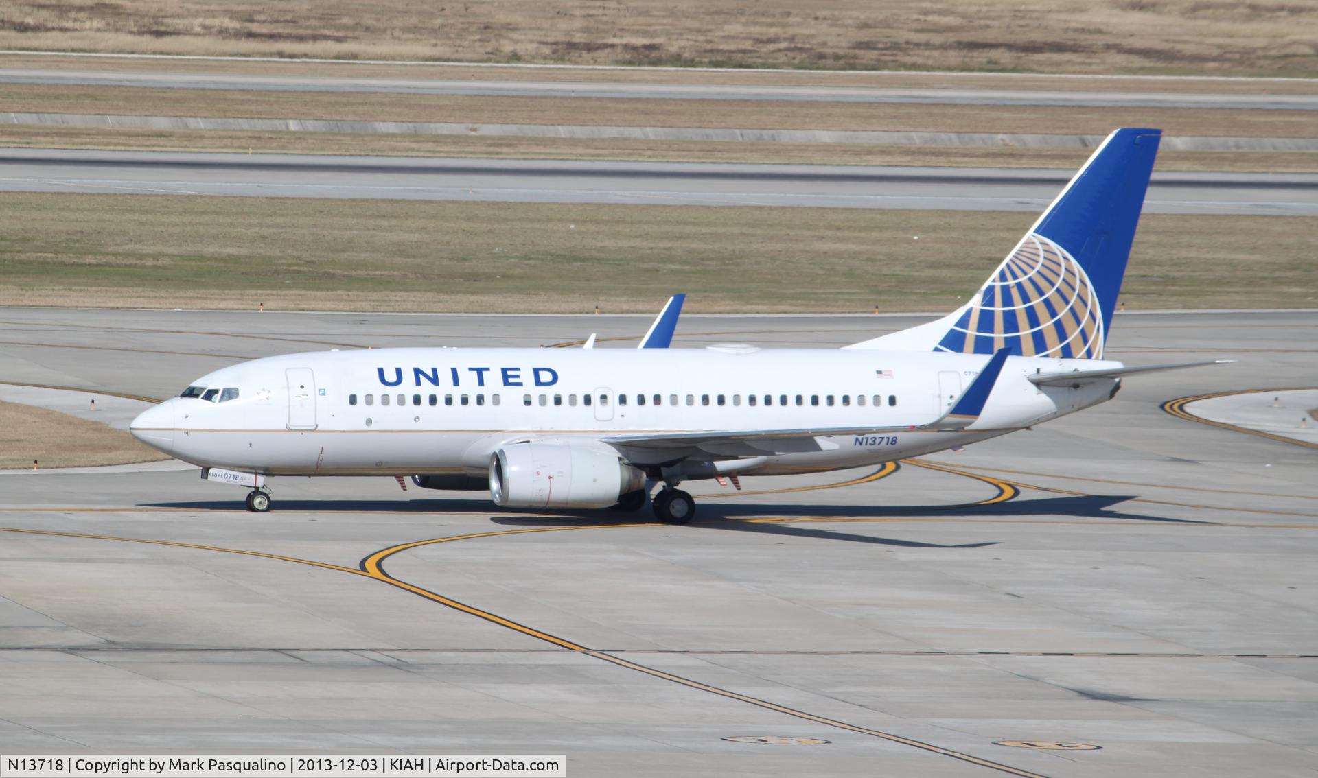 N13718, 1999 Boeing 737-724 C/N 28937, Boeing 737-700