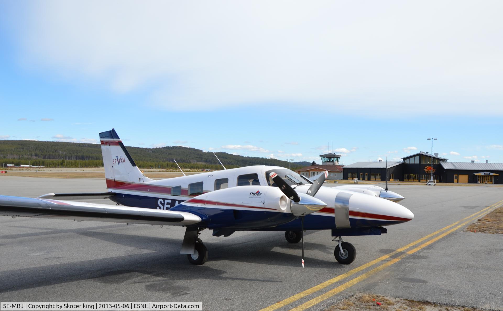 SE-MBJ, 1999 Piper Aircraft Corp. PA-34 220T Seneca V C/N 34-49121, Business wisitor