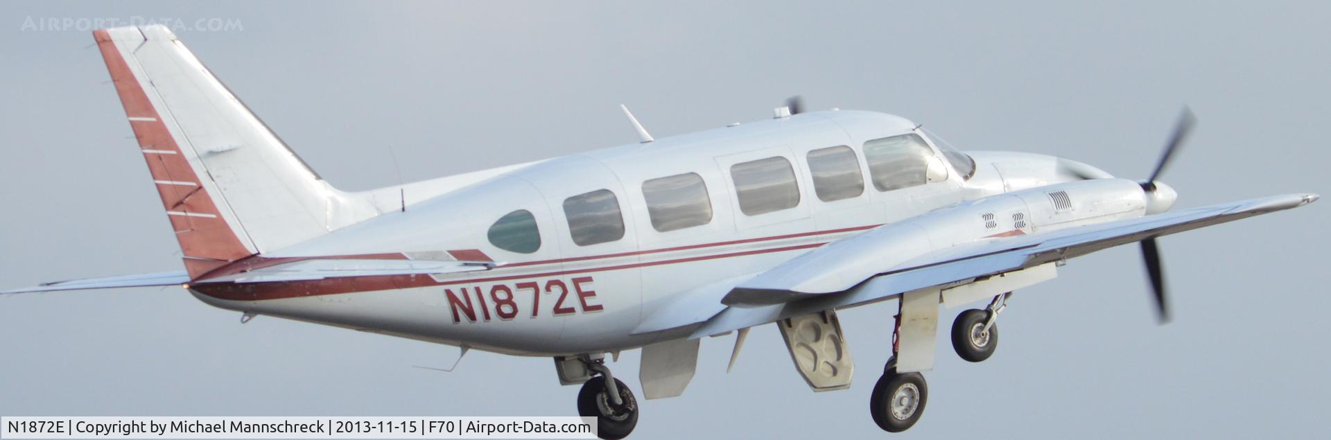 N1872E, 1980 Piper PA-31-350 Chieftain C/N 31-8052114, taking off landing gear going up