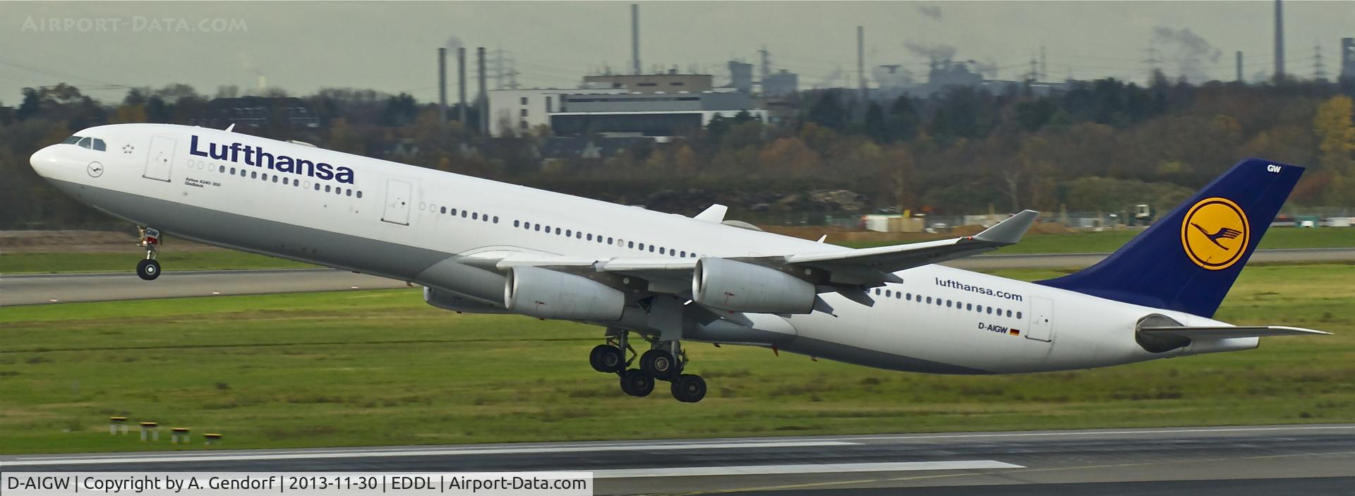 D-AIGW, 2000 Airbus A340-313X C/N 327, Lufthansa, seen here taking off at Düsseldorf Int´l(EDDL), bound for Chicago O´Hare(KORD)