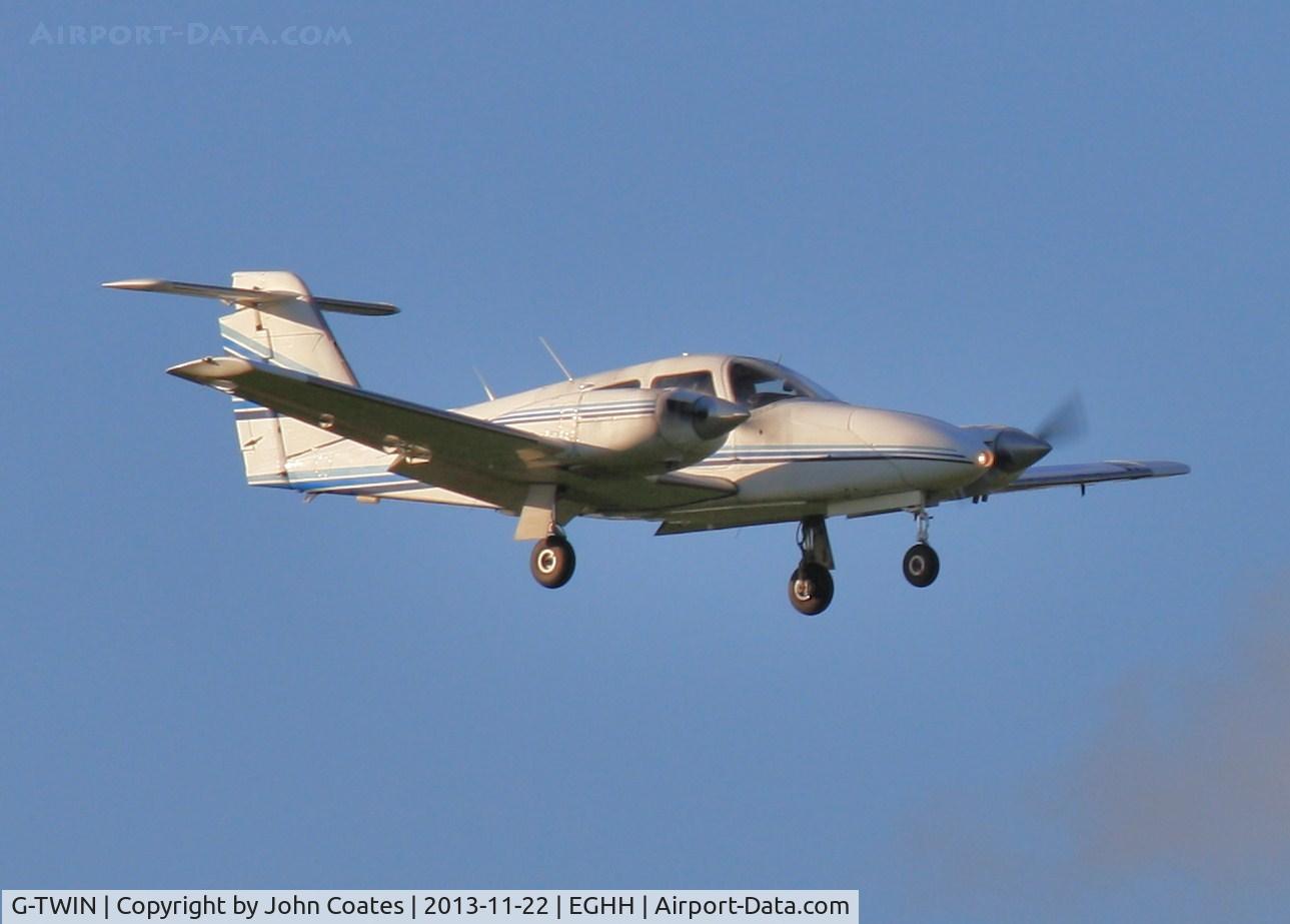 G-TWIN, 1978 Piper PA-44-180 Seminole C/N 44-7995072, Finals to 08 in glorious weather