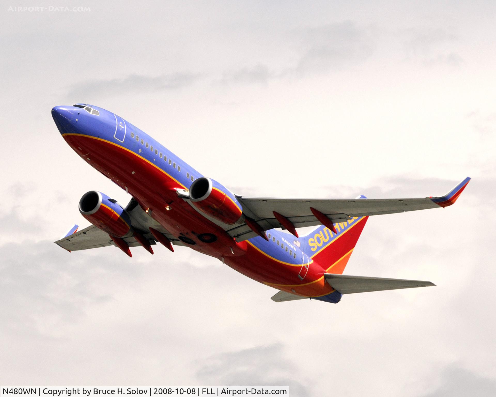 N480WN, 2004 Boeing 737-7H4 C/N 33998, On takeoff at FLL