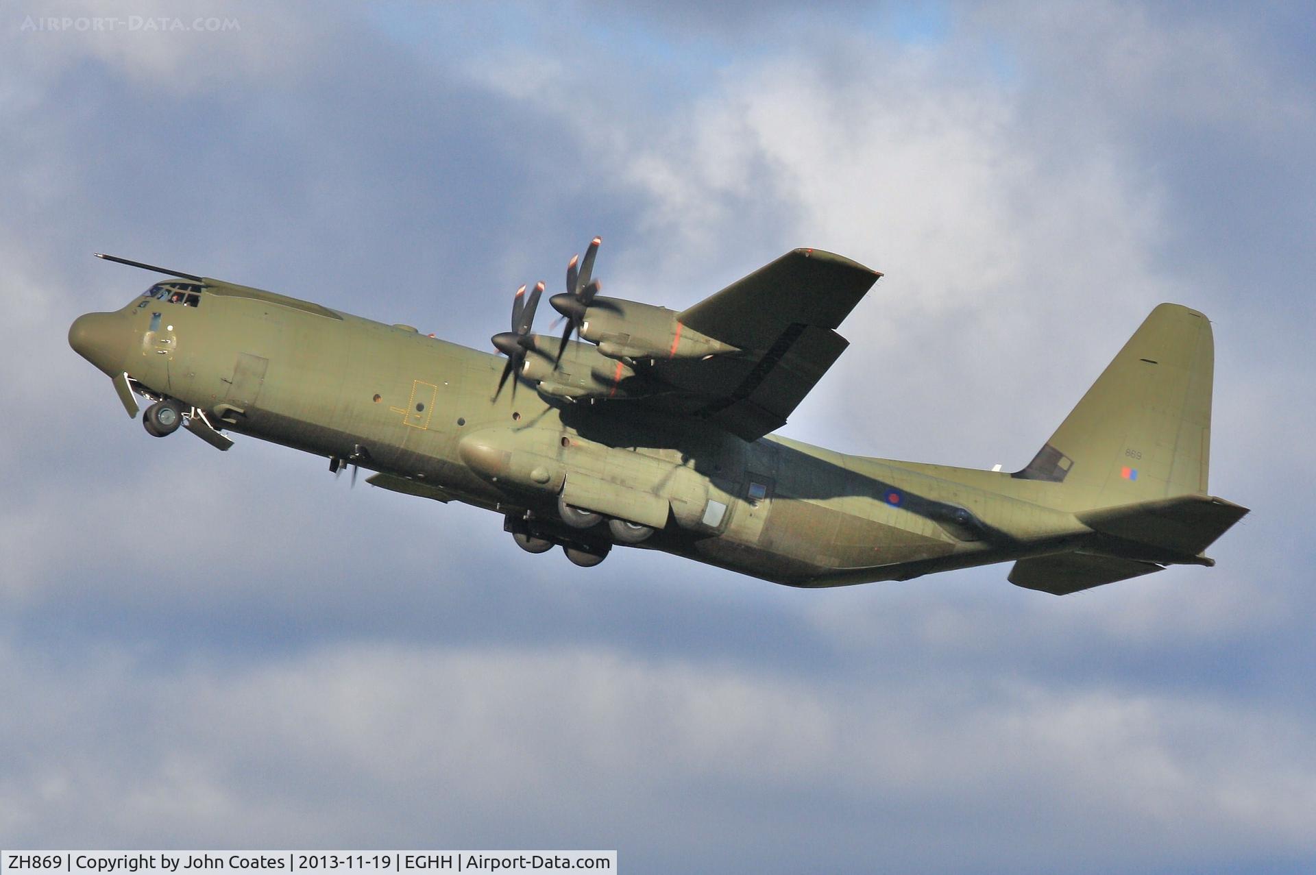 ZH869, 1997 Lockheed Martin C-130J-30 Hercules C.4 C/N 382-5444, Climbing away from 26