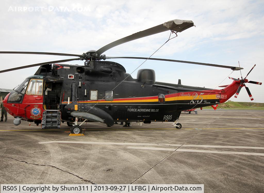 RS05, 1976 Westland Sea King Mk.48 C/N WA835, Participant of the Cognac AFB Spotter Day 2013 with additional special Sea King 25th anniversary c/s in Belgian Air Force