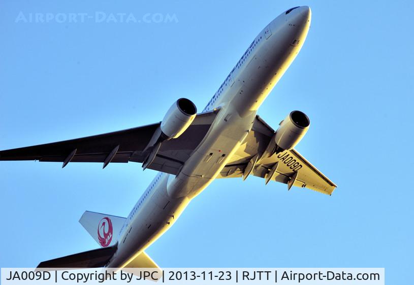 JA009D, 1998 Boeing 777-289 C/N 27641, JAL's B772 TO