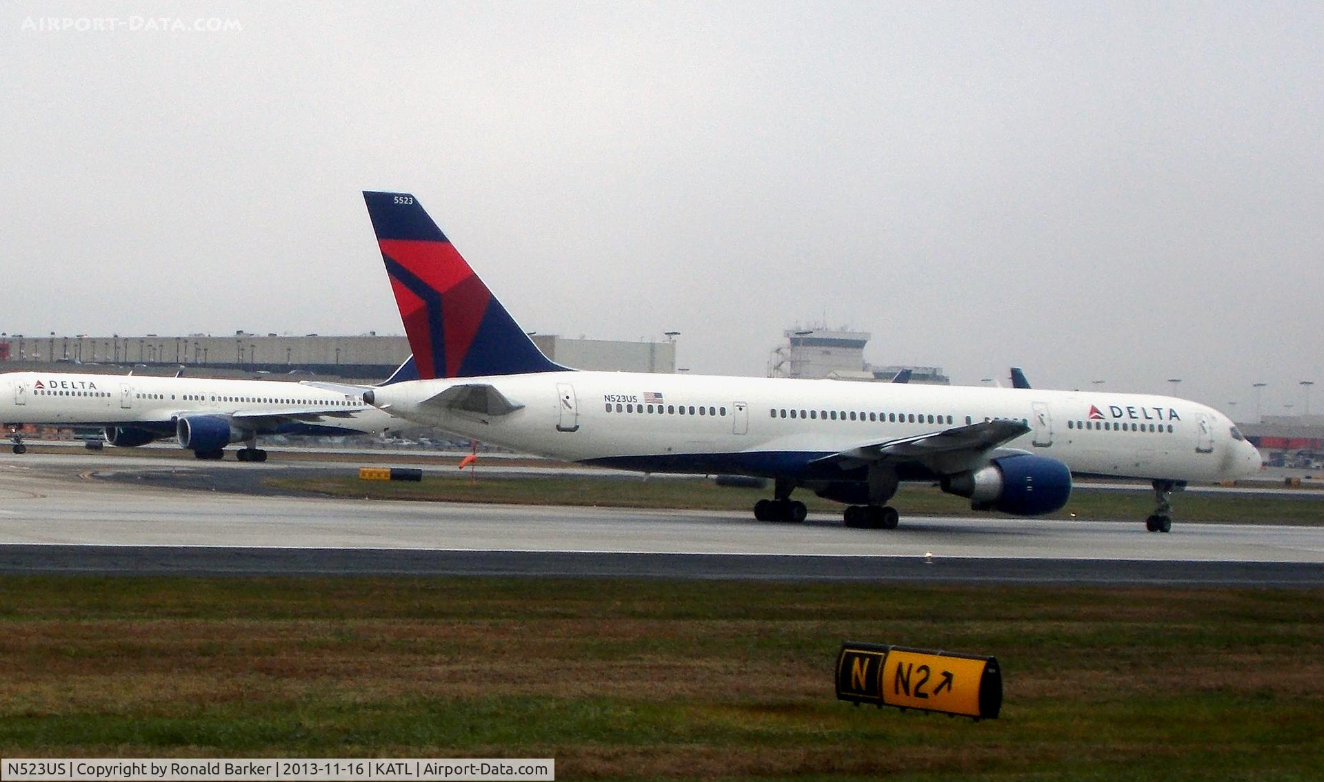 N523US, 1987 Boeing 757-251 C/N 23617, Taxi Atlanta