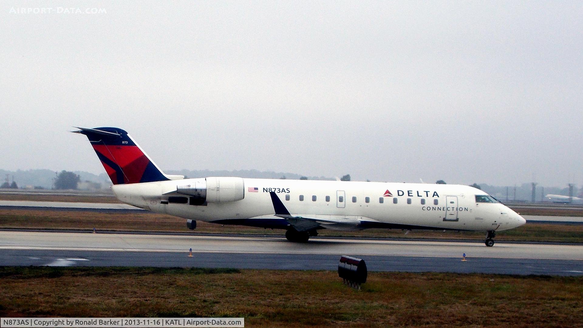 N873AS, 2001 Bombardier CRJ-200ER (CL-600-2B19) C/N 7549, Taxi Atlanta