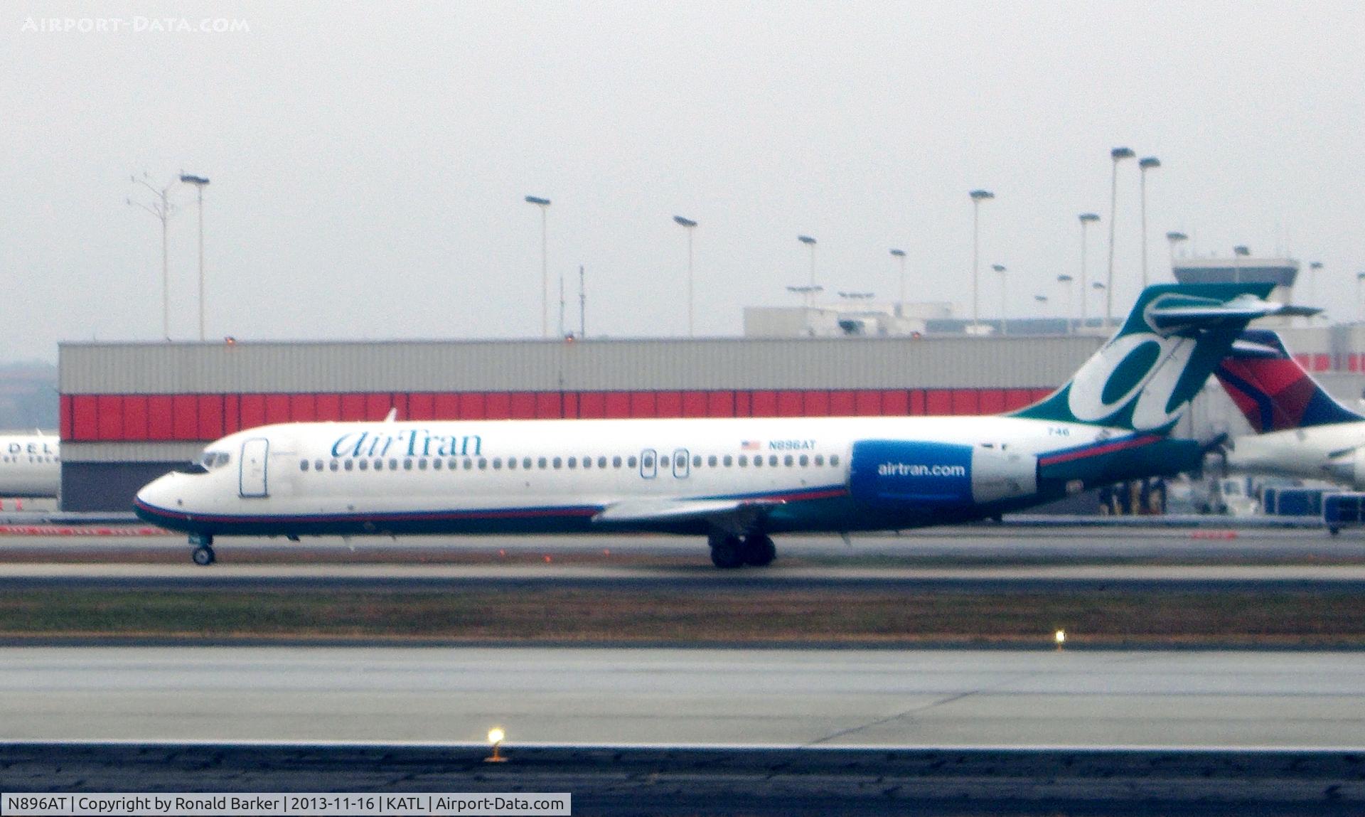 N896AT, 2005 Boeing 717-200 C/N 55048, Taxi Atlanta