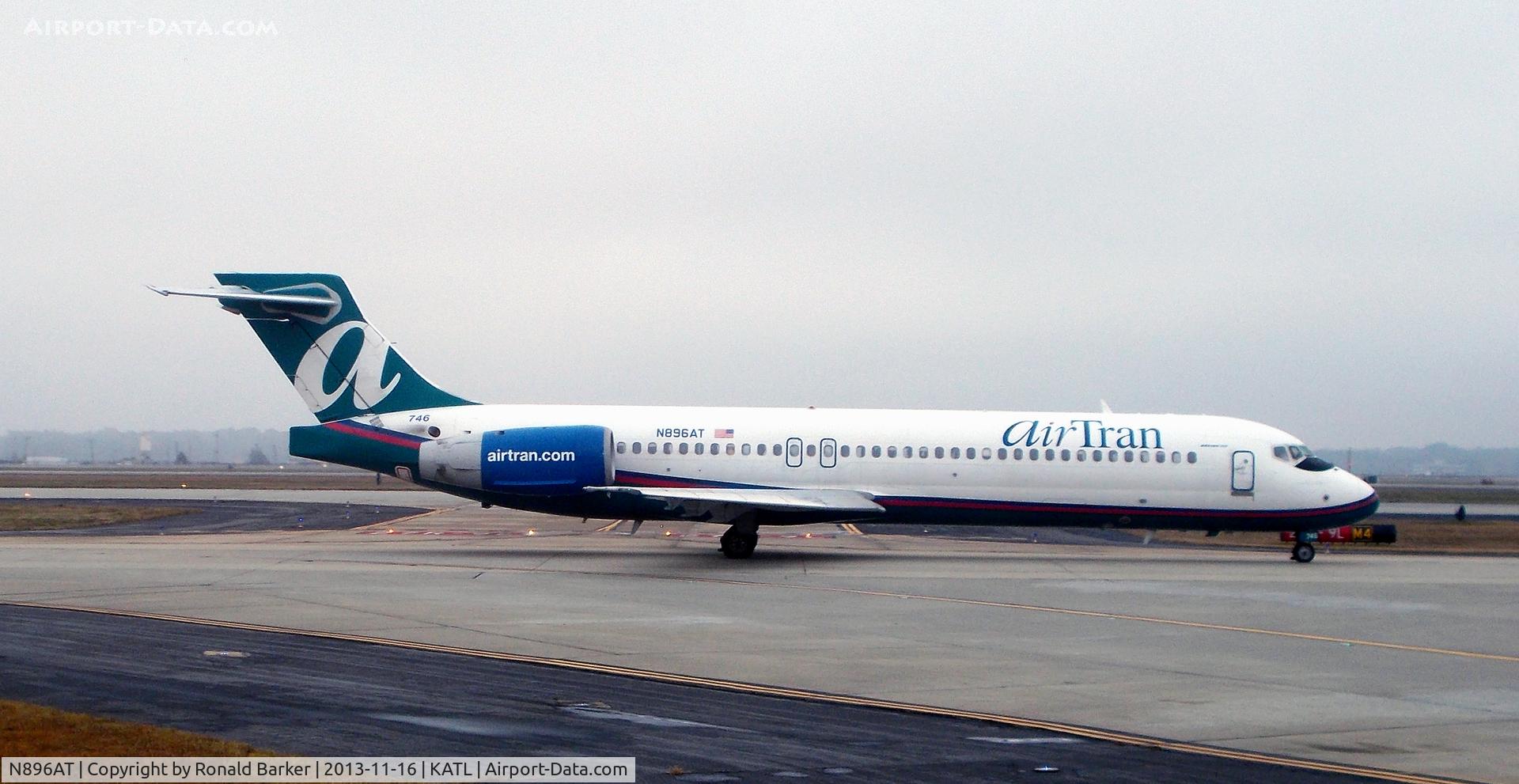 N896AT, 2005 Boeing 717-200 C/N 55048, Taxi Atlanta