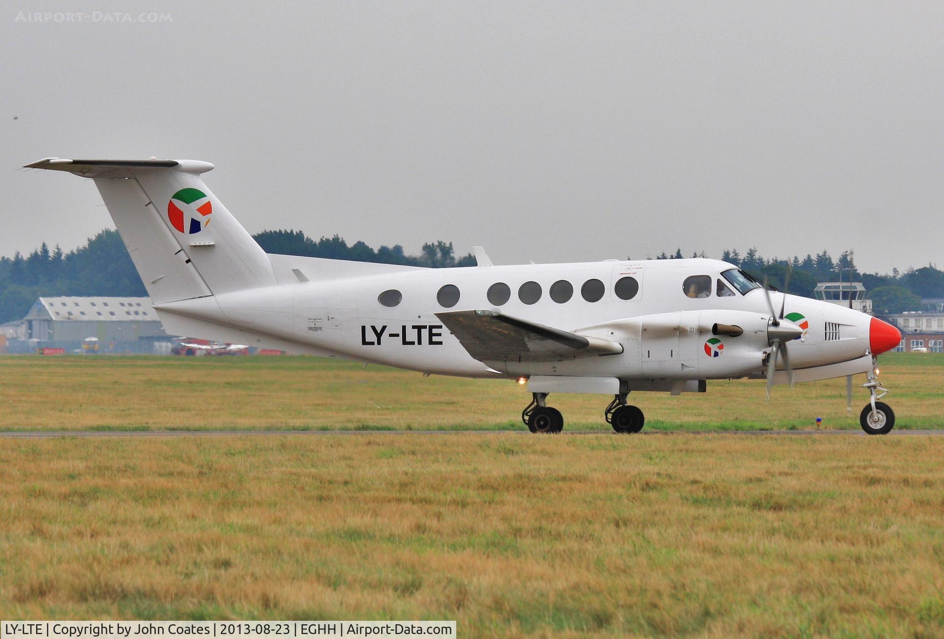 LY-LTE, 1990 Beech 300 C/N FA-206, Taxiing to depart