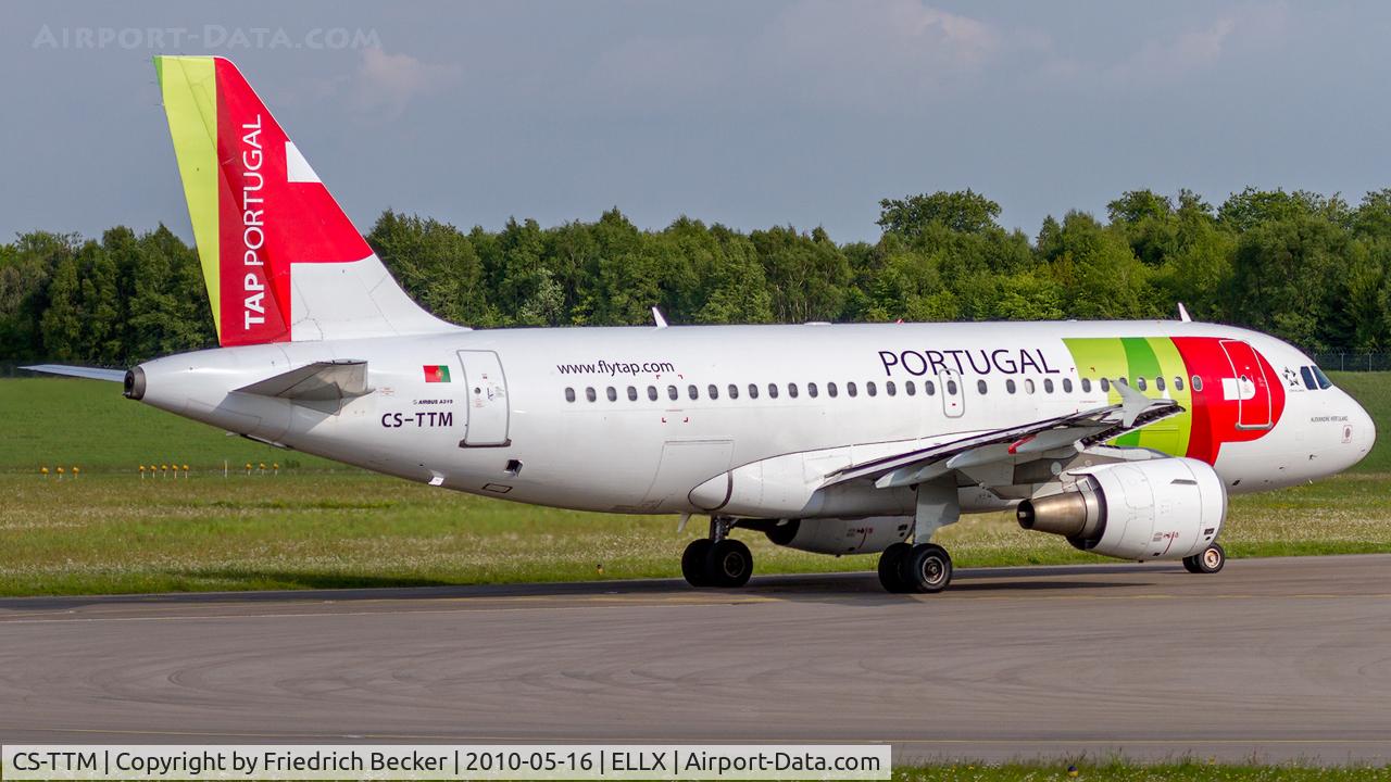 CS-TTM, 1999 Airbus A319-111 C/N 1106, holding point RW24