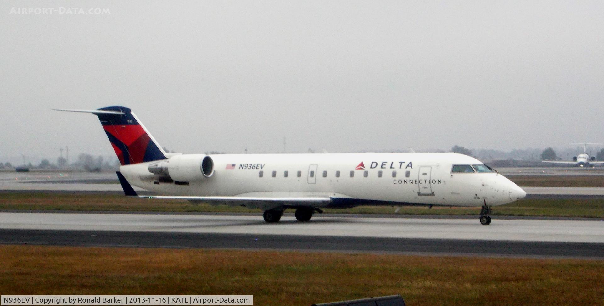 N936EV, 2005 Bombardier CRJ-200ER (CL-600-2B19) C/N 8038, Taxi Atlanta