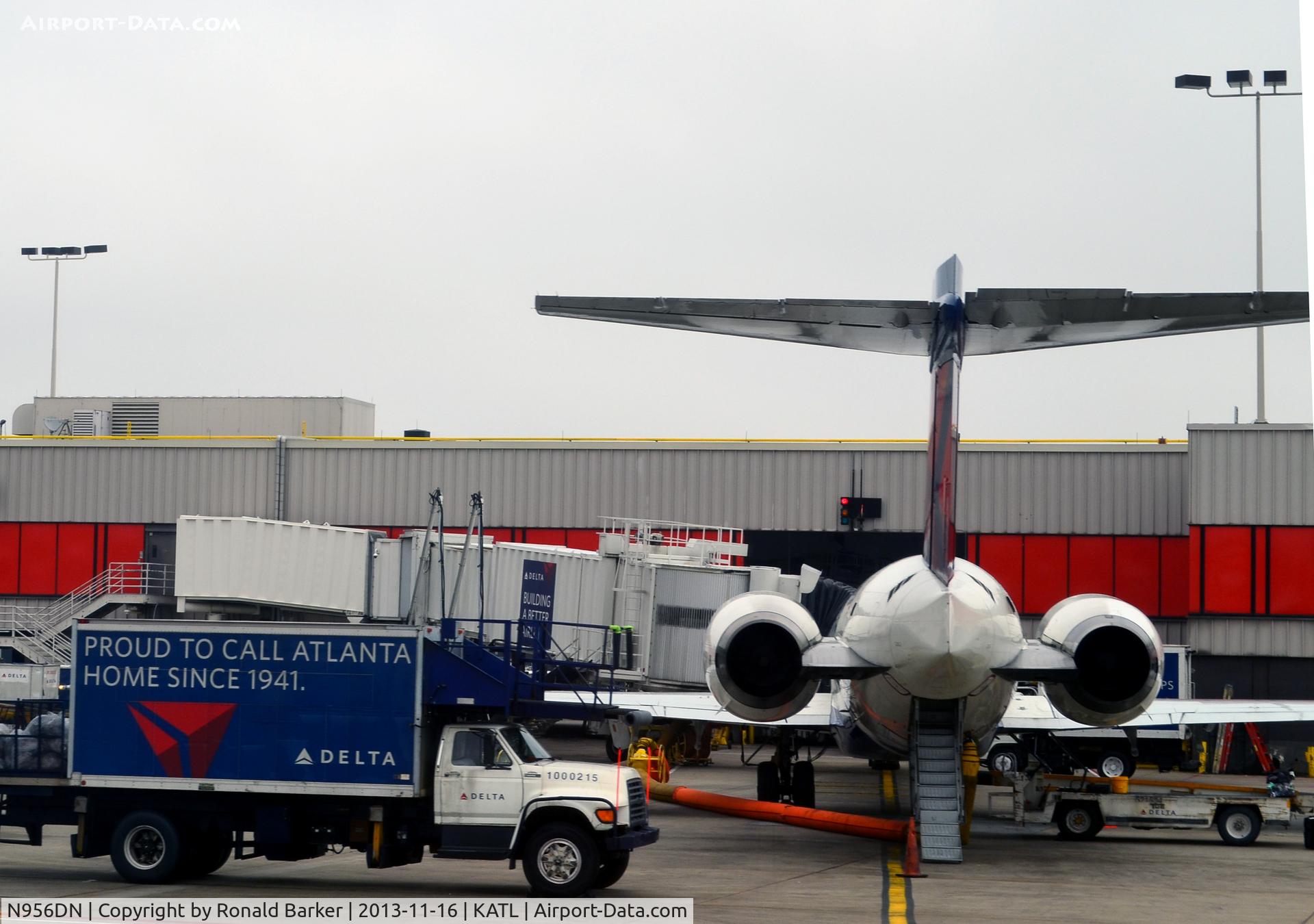 N956DN, McDonnell Douglas MD-90-30 C/N 53526, Gate A-2, Atlanta