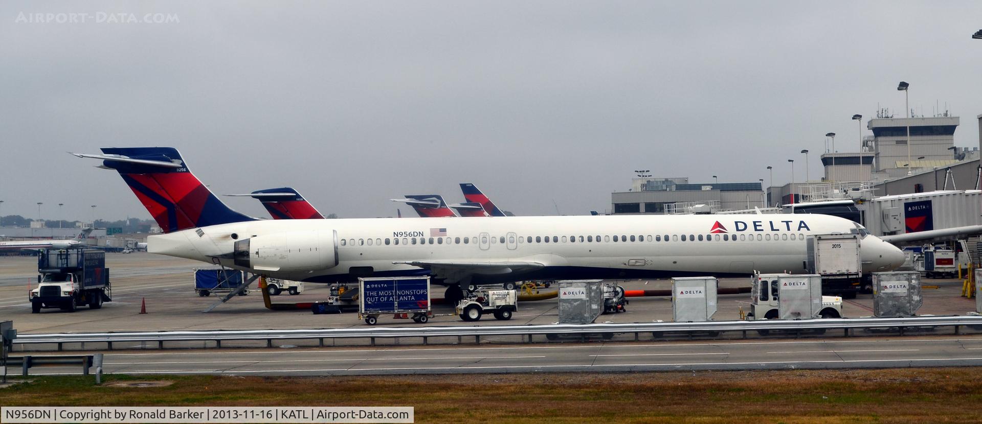N956DN, McDonnell Douglas MD-90-30 C/N 53526, Gate A2 Atlanta