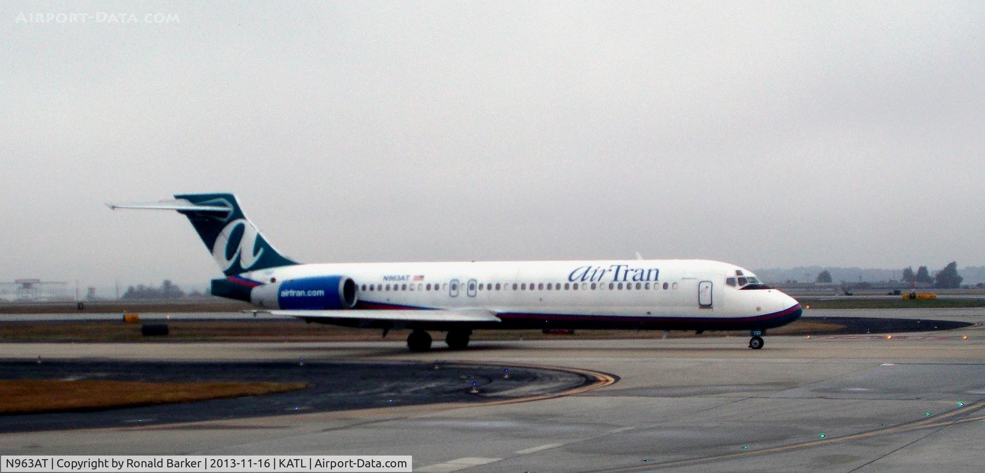 N963AT, 2001 Boeing 717-200 C/N 55024, Taxi Atlanta