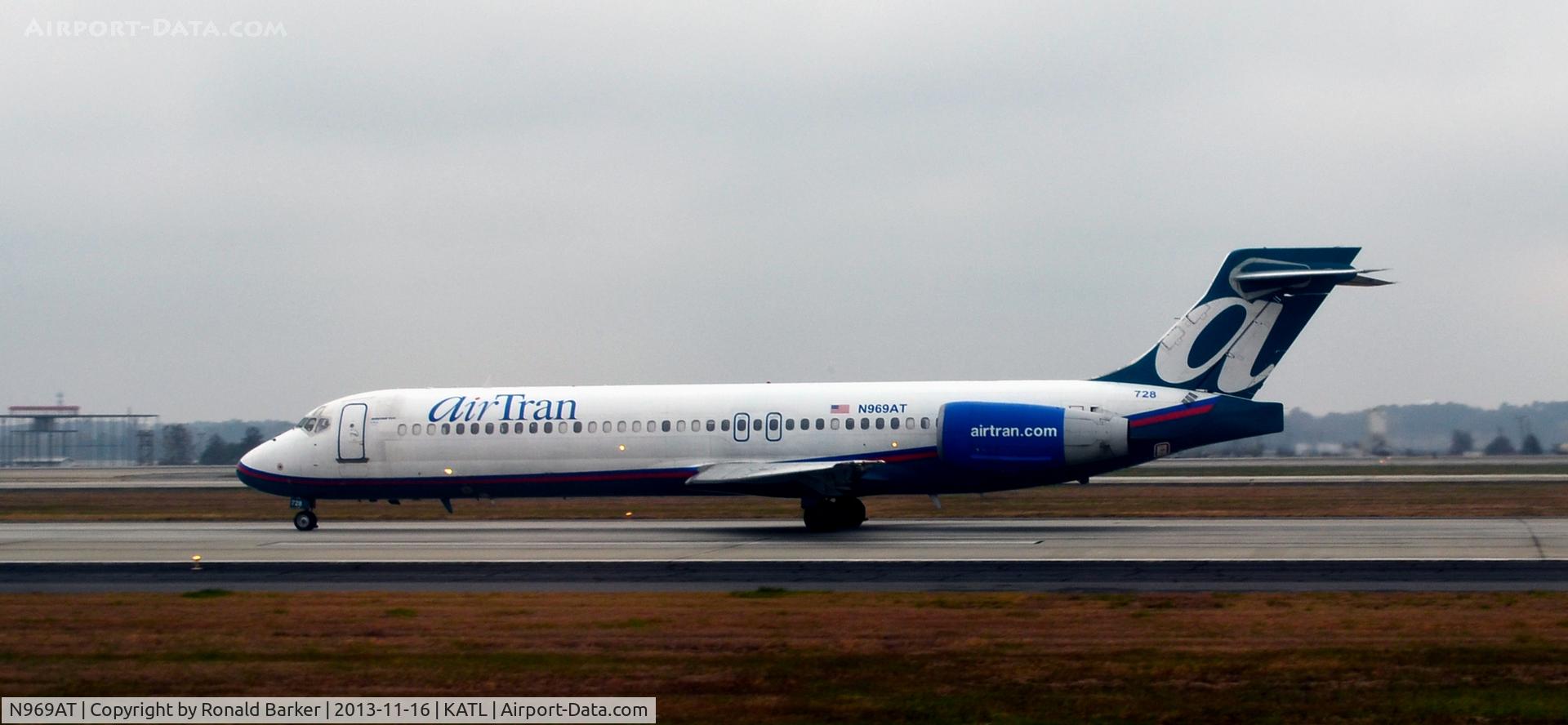 N969AT, 2001 Boeing 717-200 C/N 55030, Takeoff Atlanta