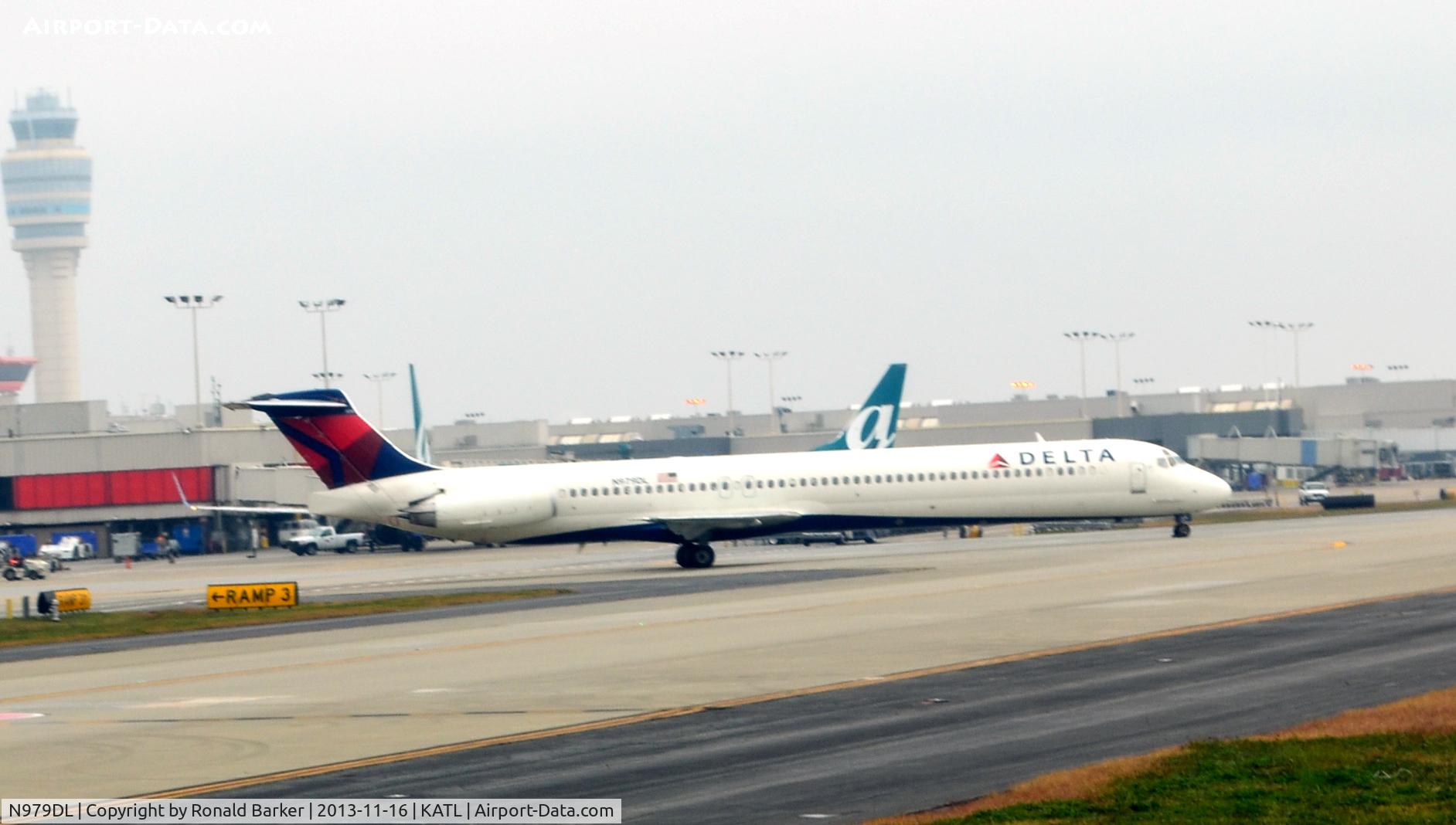 N979DL, 1991 McDonnell Douglas MD-88 C/N 53266, Taxi Atlanta