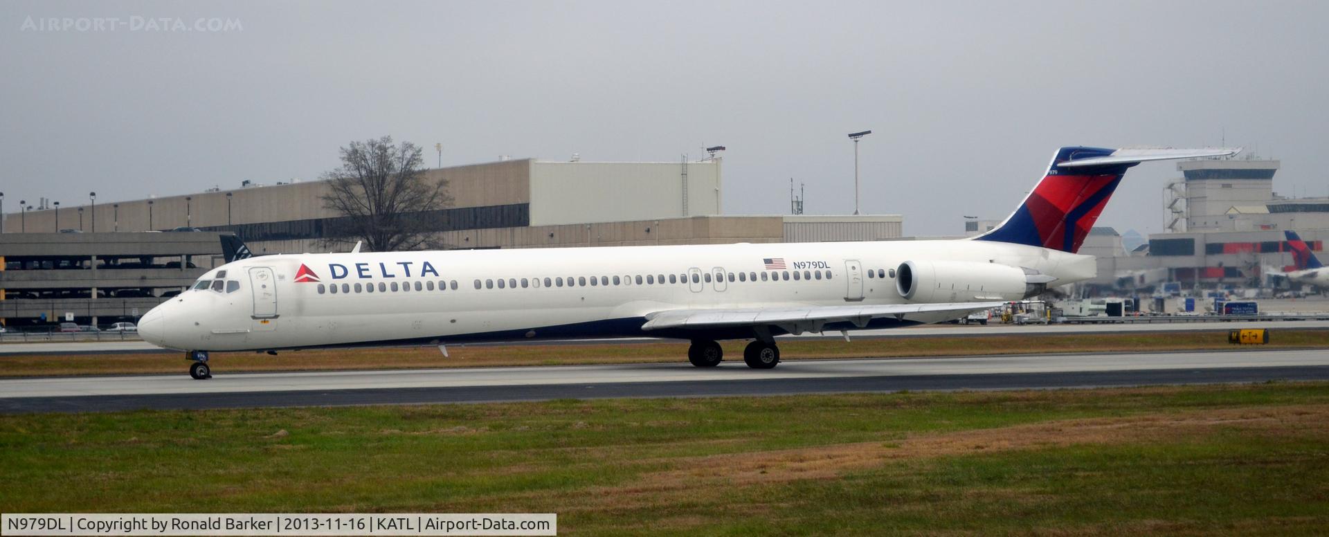 N979DL, 1991 McDonnell Douglas MD-88 C/N 53266, Taxi Atlanta