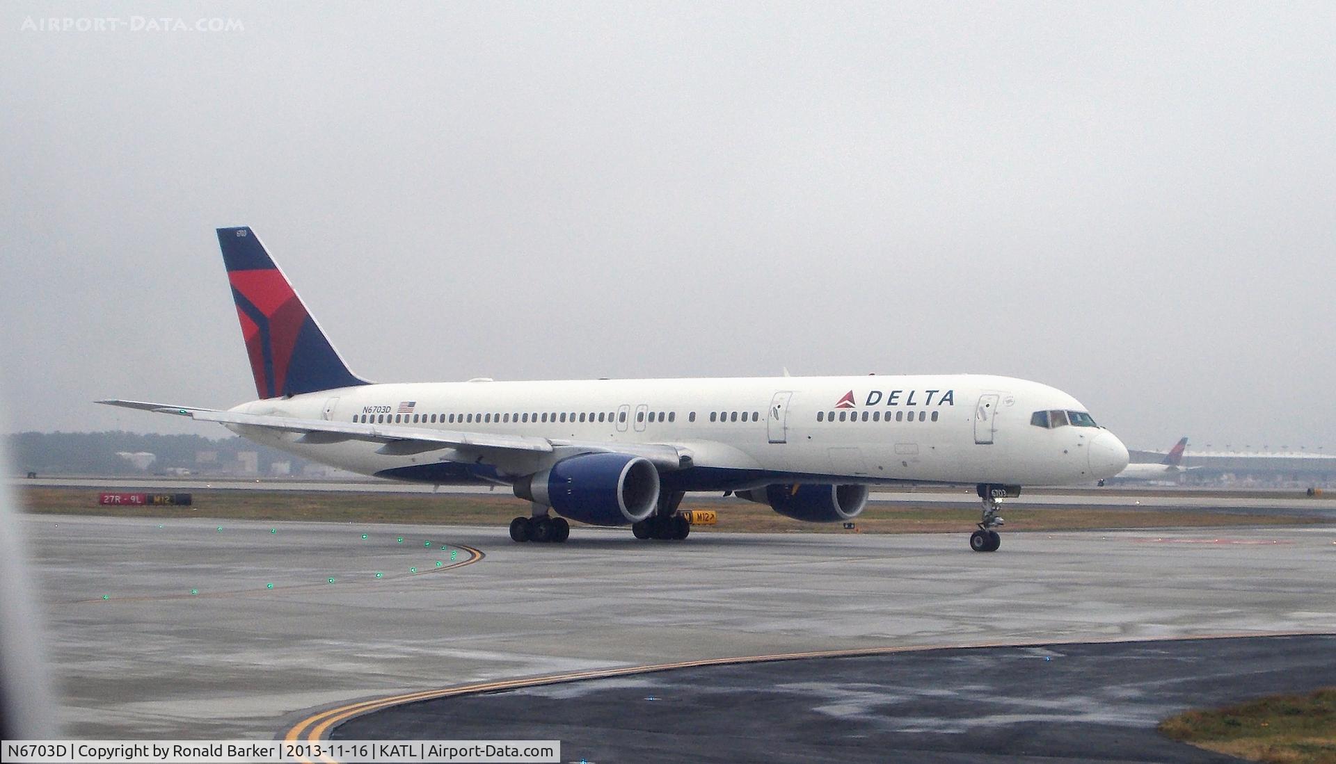 N6703D, 2000 Boeing 757-232 C/N 30234, Taxi Atlanta
