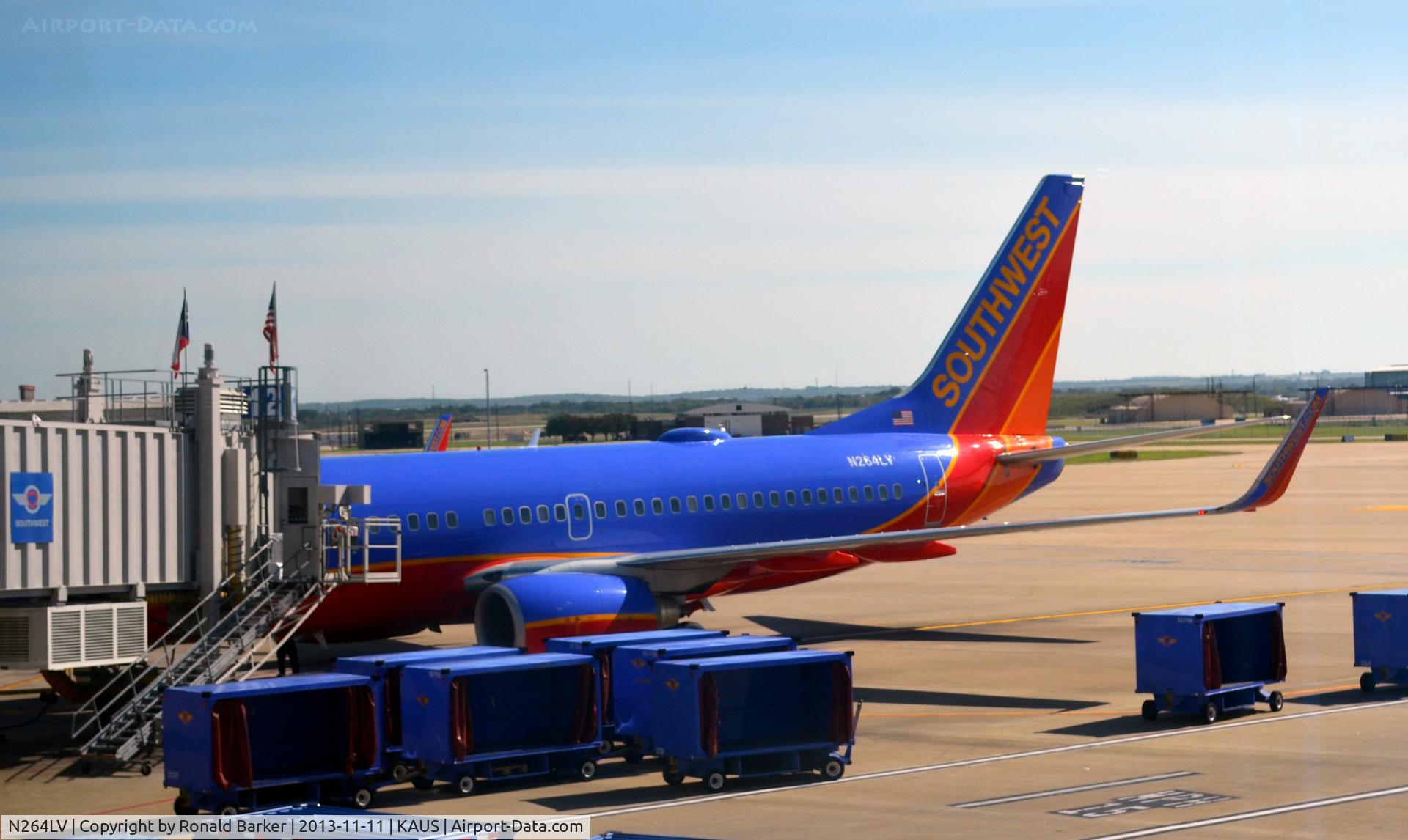N264LV, 2007 Boeing 737-7H4 C/N 32521, Ready for pushback, Austin, TX