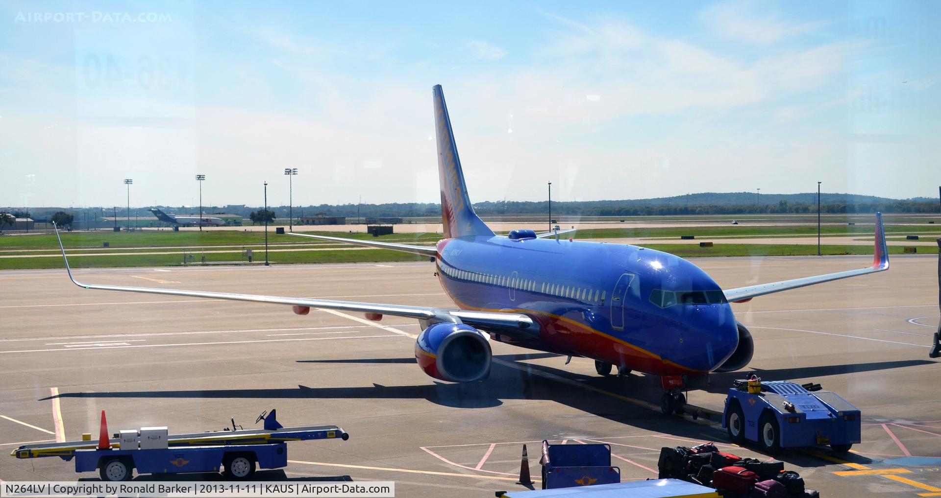 N264LV, 2007 Boeing 737-7H4 C/N 32521, Pushback Austin