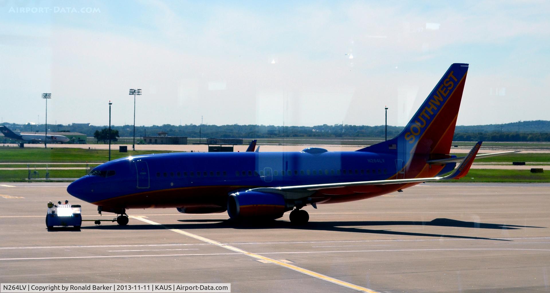 N264LV, 2007 Boeing 737-7H4 C/N 32521, Pushback, ready for taxi, Austin