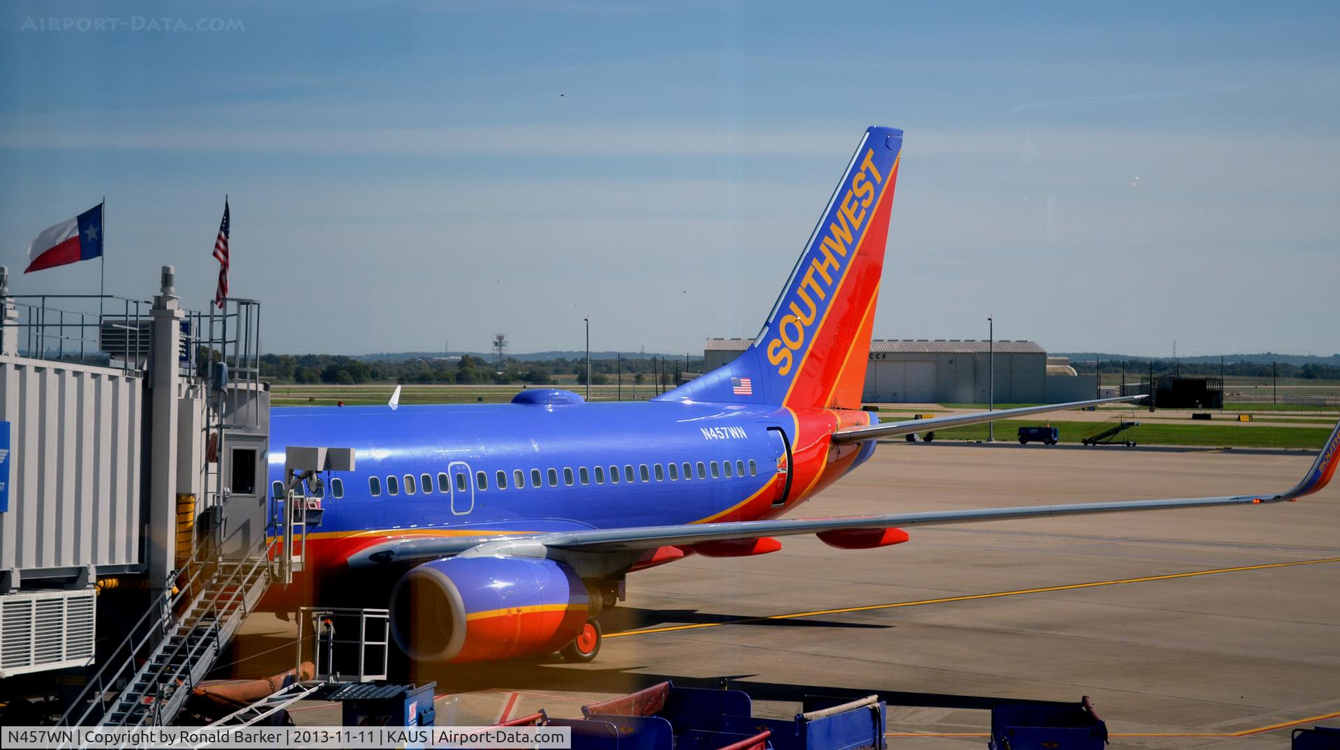 N457WN, 2004 Boeing 737-7H4 C/N 33856, At the gate, ready to board, Austin
